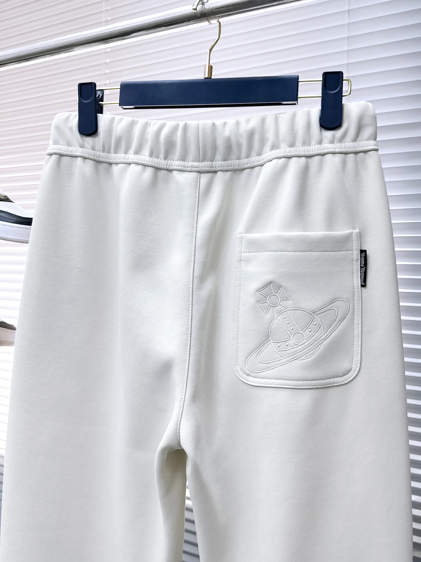 Men's Trousers VIVIENNE WESTWOOD 18197366