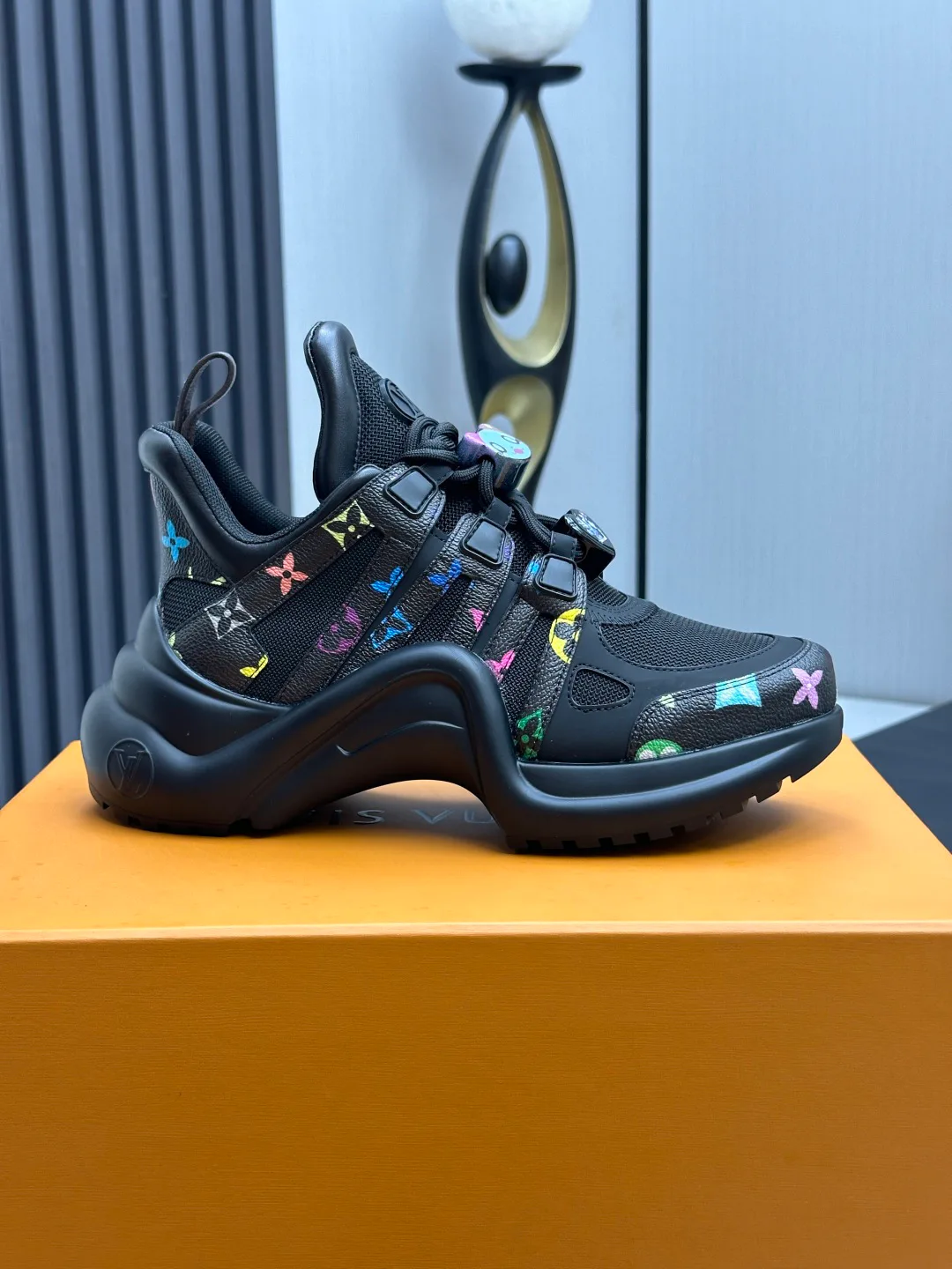 Women's Sneakers LOUIS VUITTON 18212000