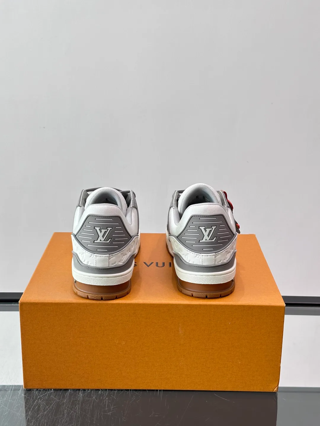 Women's Sneakers LOUIS VUITTON 18102724