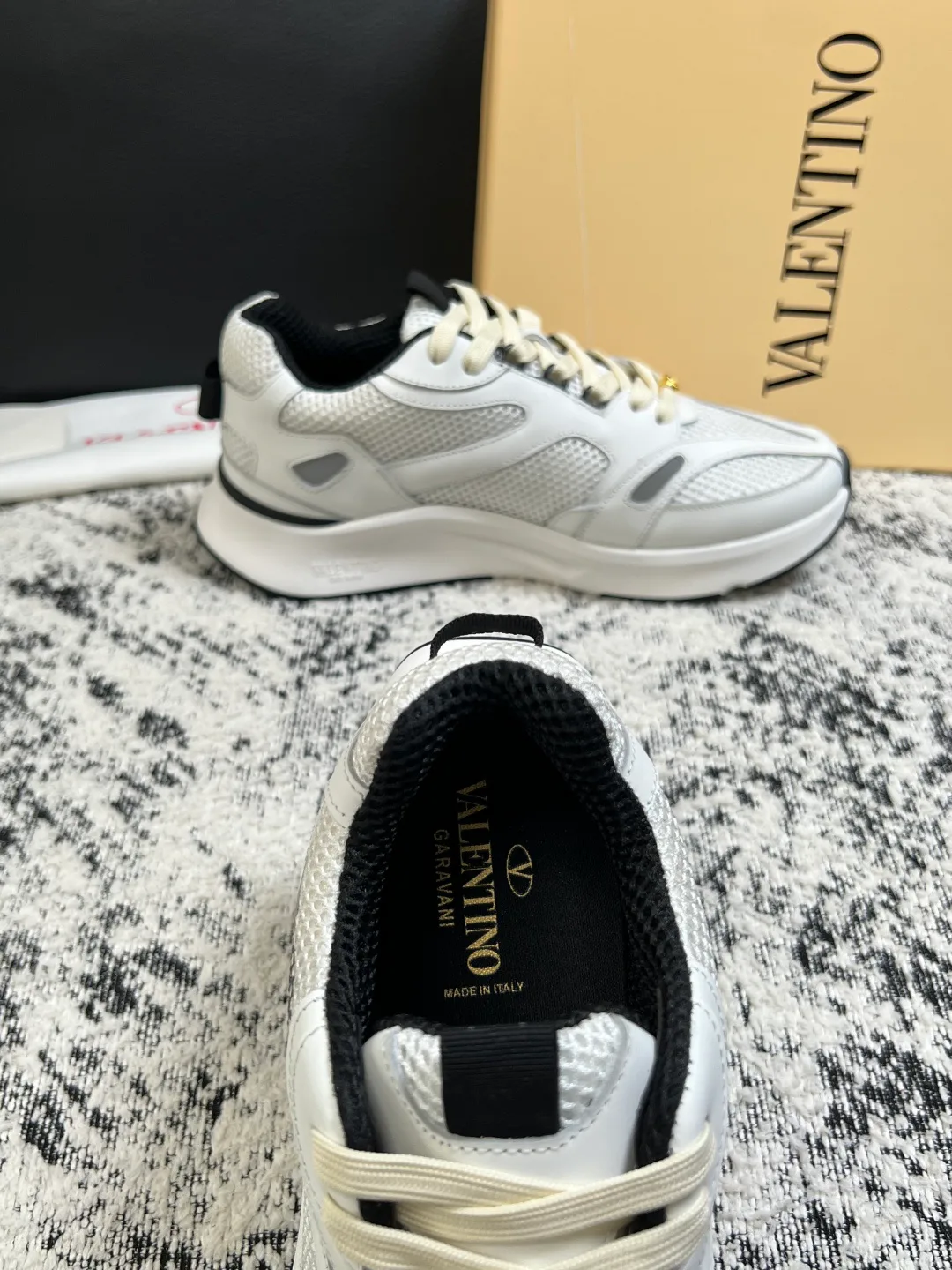 Men's Sneakers VALENTINO 17429900