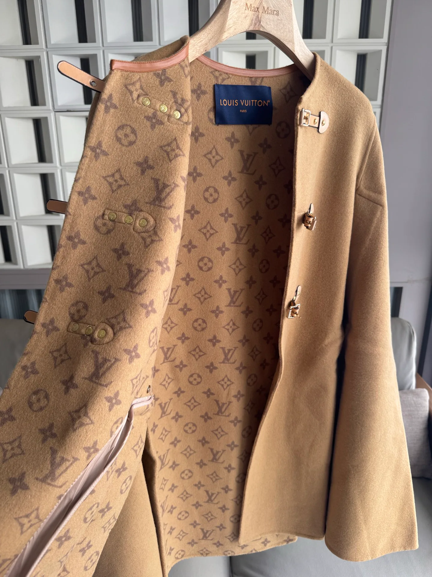 Women's Coats LOUIS VUITTON 18361593