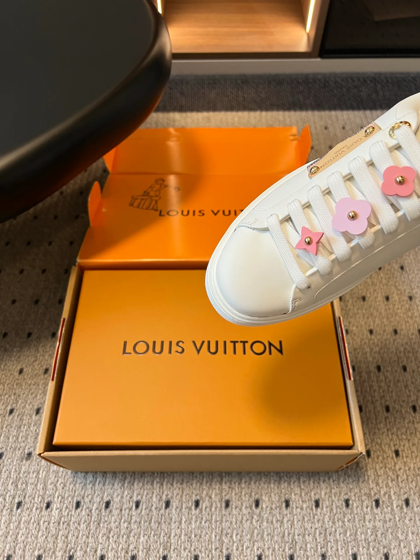Women's Sneakers LOUIS VUITTON 17844593