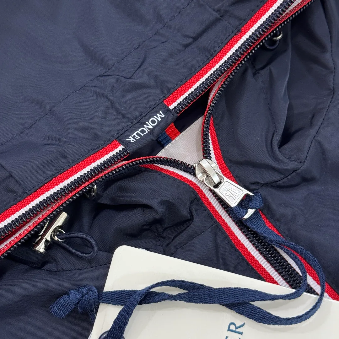 Women's Jackets And Down Jackets MONCLER 18002265