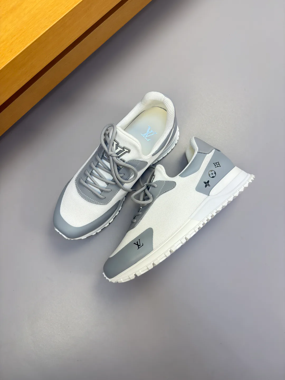 Men's Sneakers LOUIS VUITTON 17955089