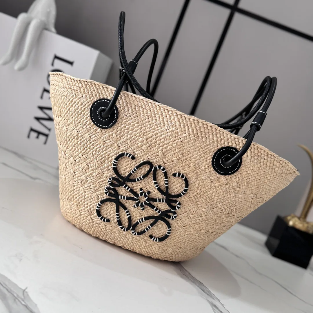 Women's Classic Handbags LOEWE 16898692