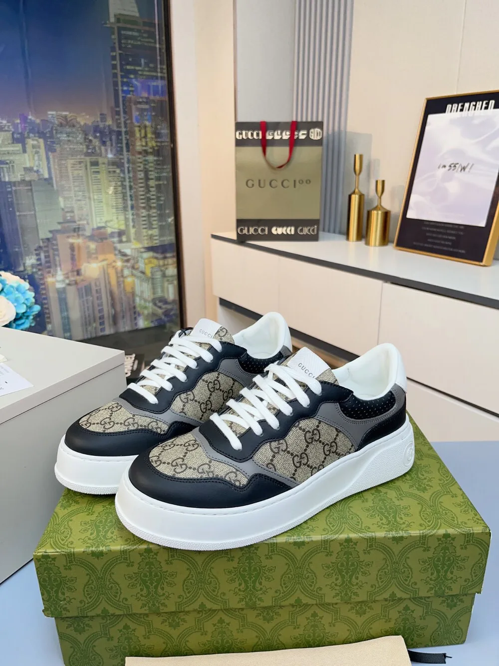 Women's Sneakers GUCCI 18369638
