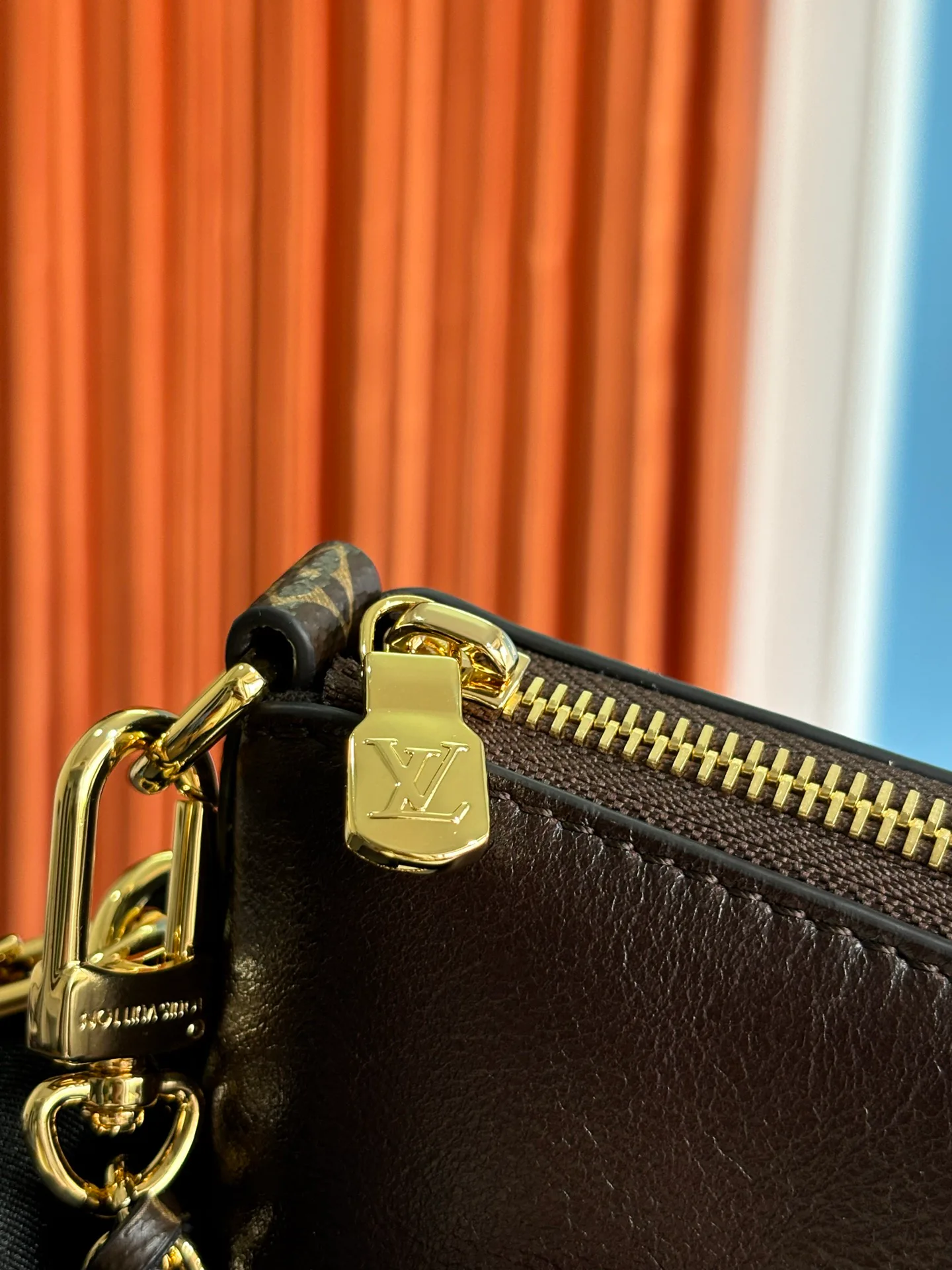 Women's Classic Handbags LOUIS VUITTON 18456597
