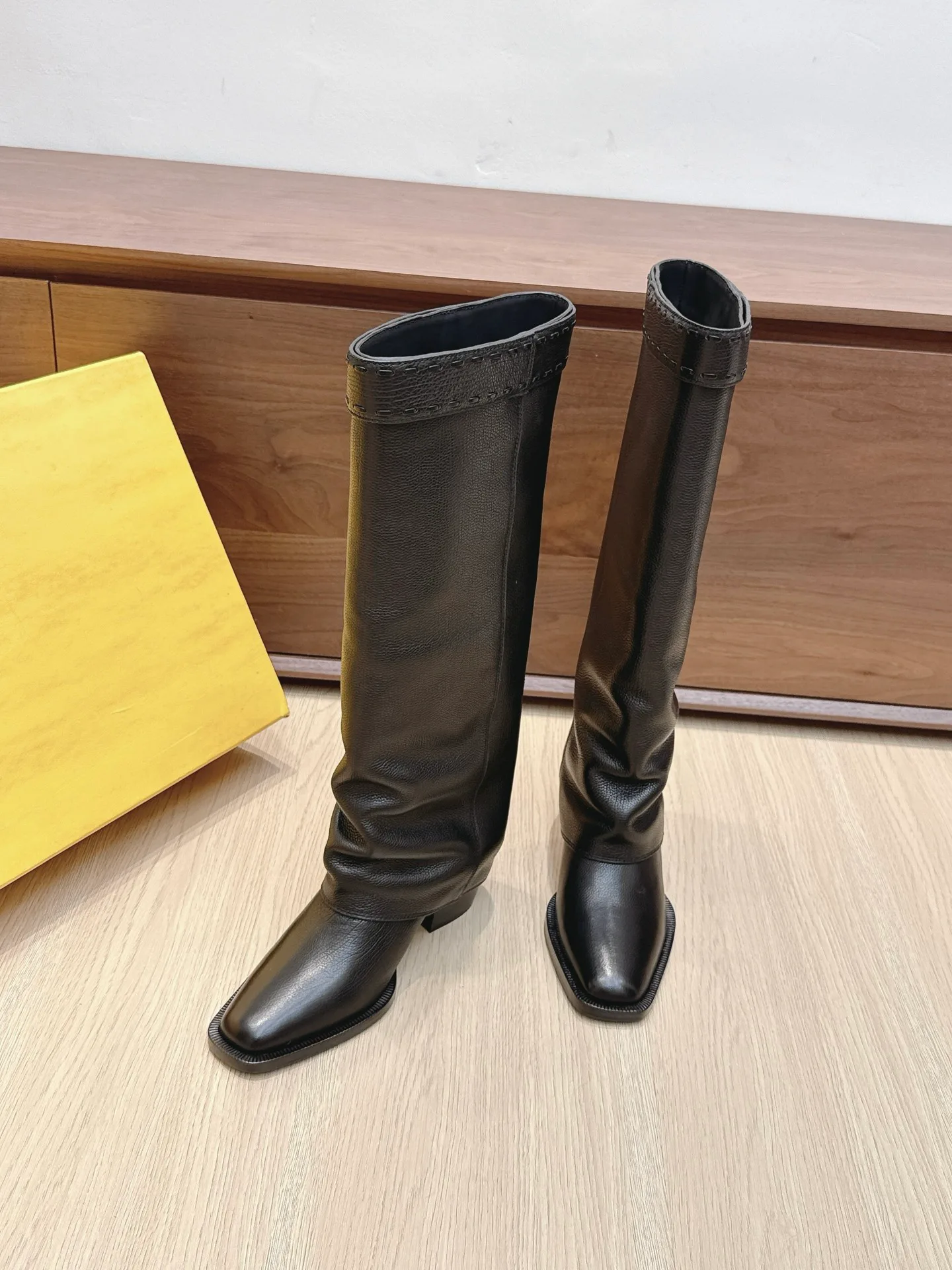 Women's Boots FENDI 18092434