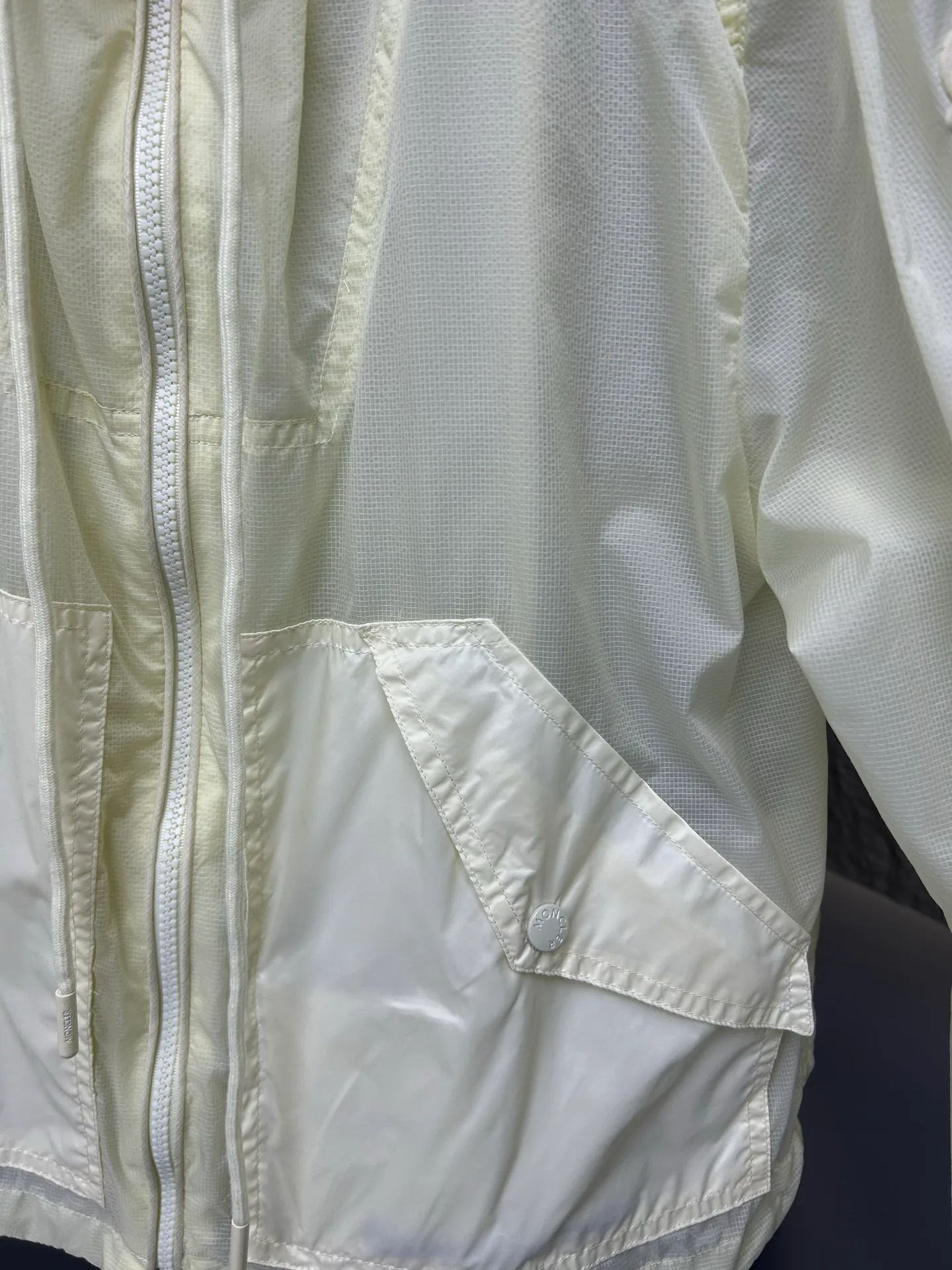 Women's Jackets And Down Jackets MONCLER 16968697