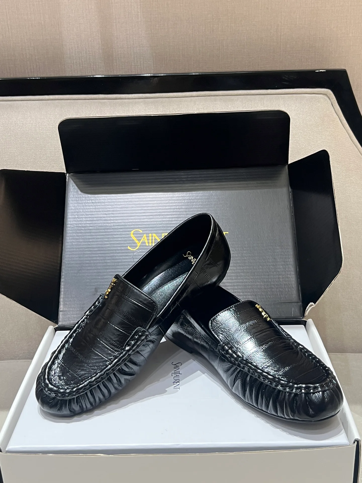 Women's Loafers And Moccasins SAINT LAURENT 17897592