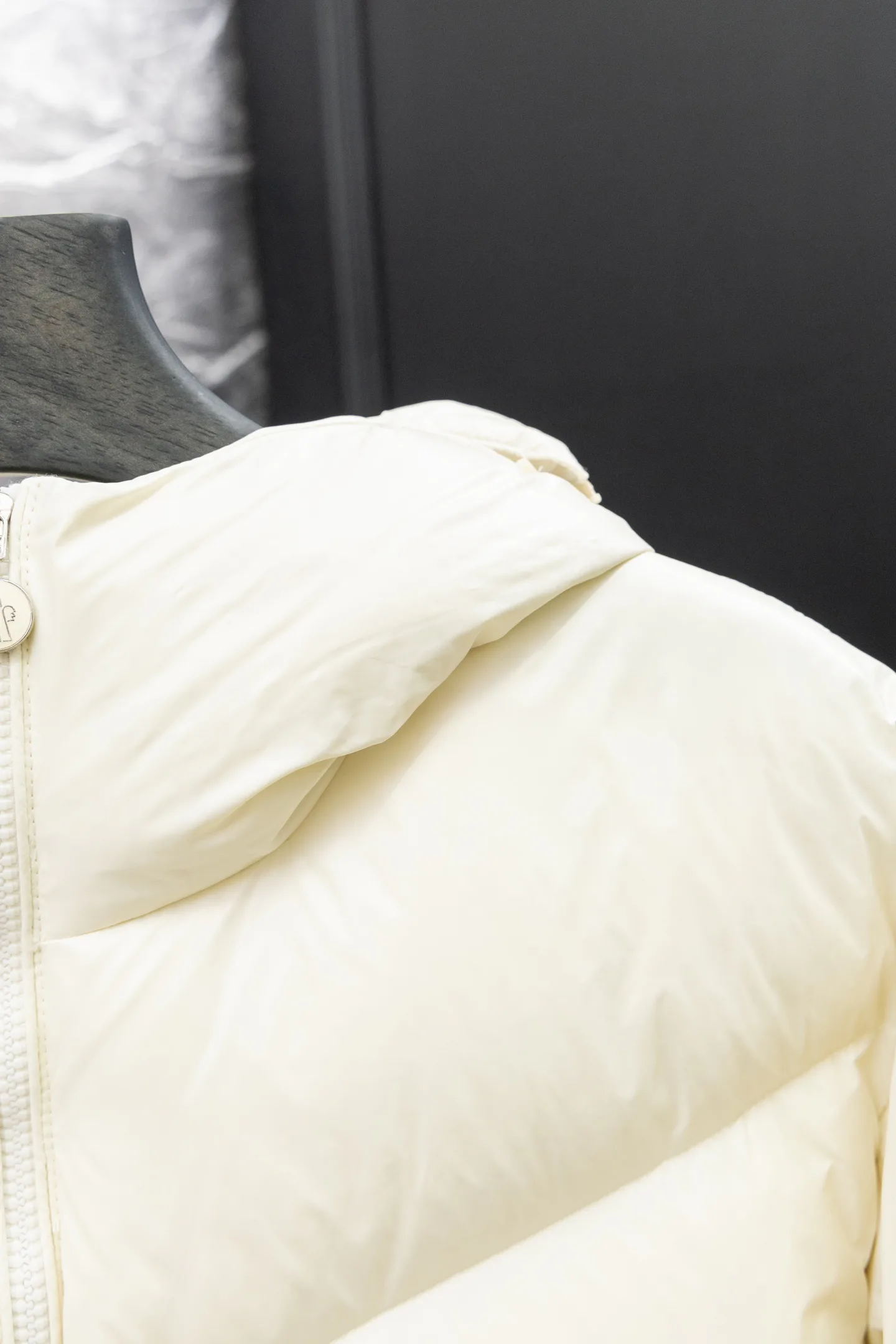 Women's Jackets And Down Jackets MONCLER 18507208