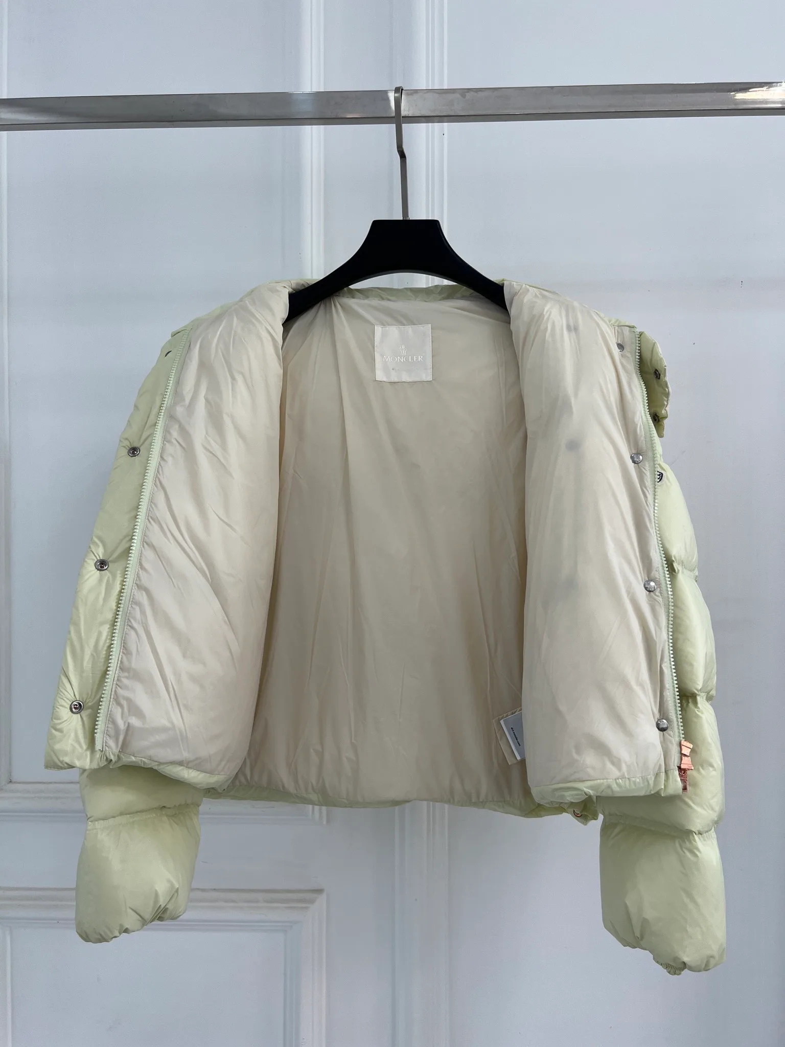Women's Jackets And Down Jackets MONCLER 18416182