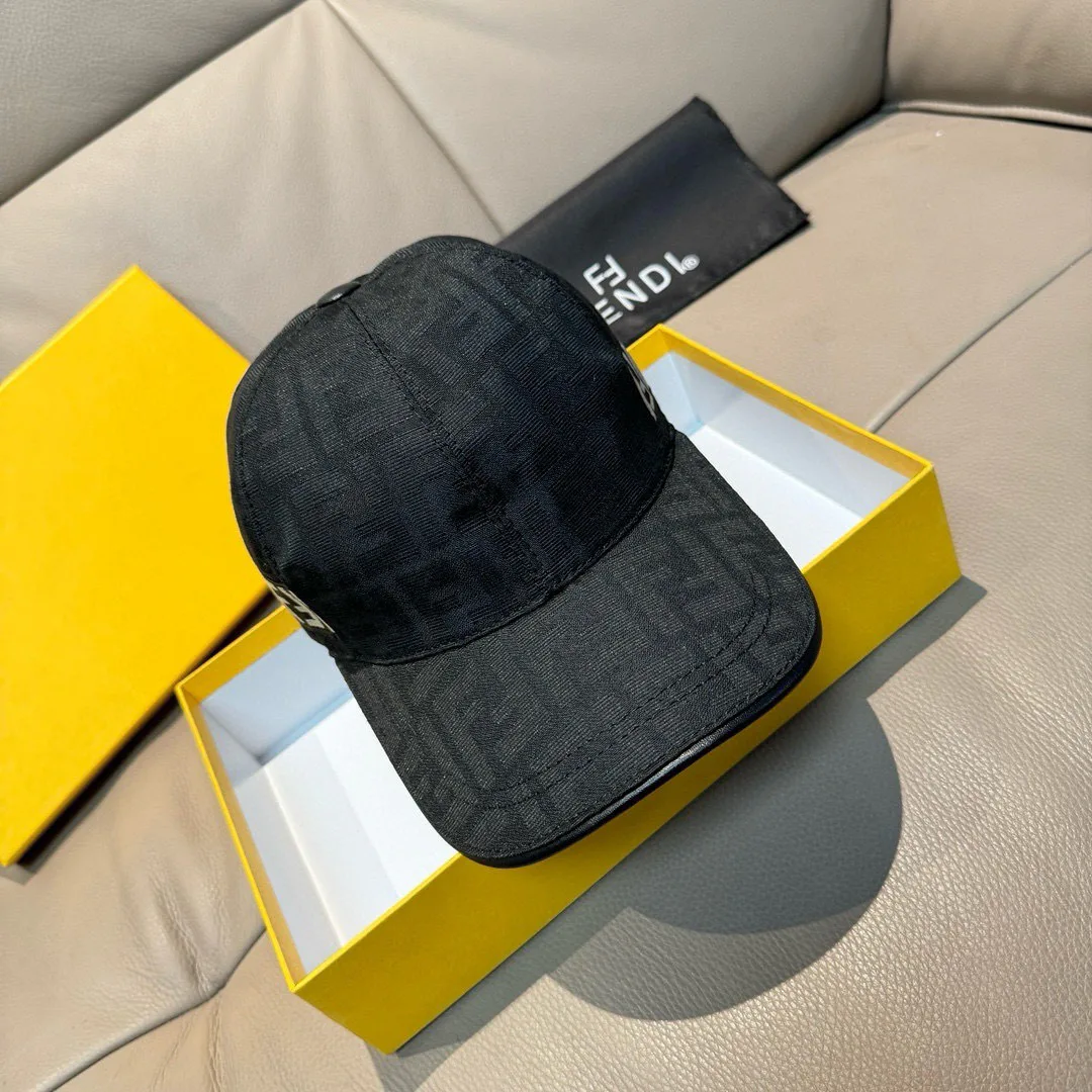 Hats FENDI 18105228