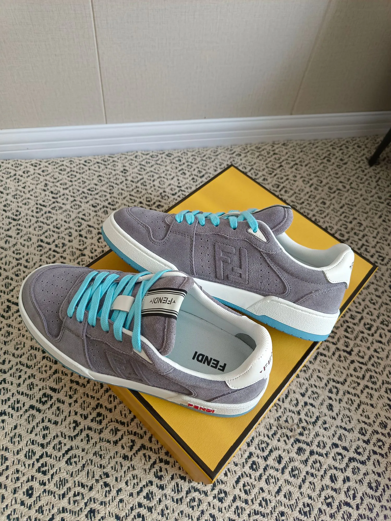 Women's Sneakers FENDI 18425930