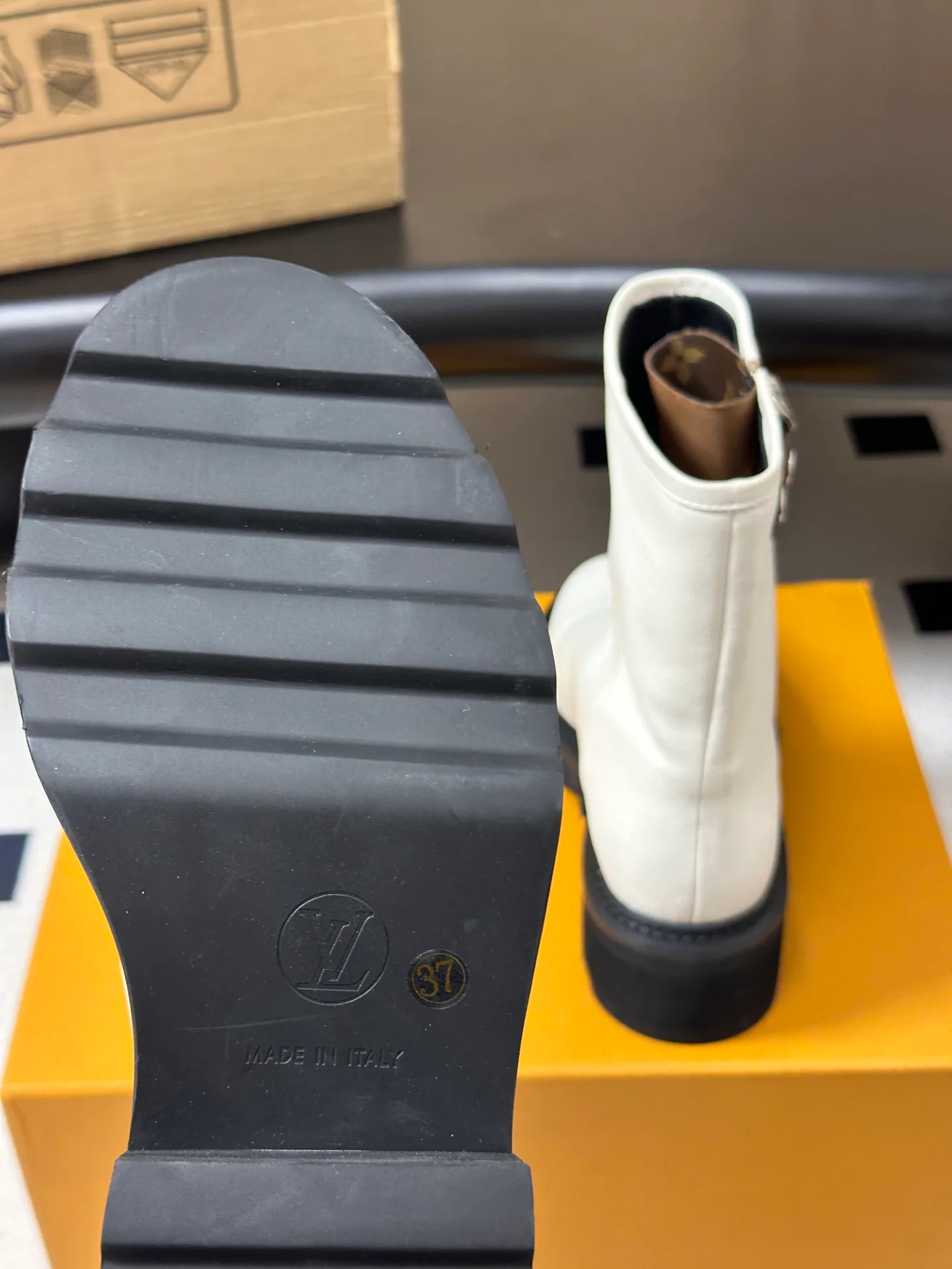 Women's Booties LOUIS VUITTON 18392527