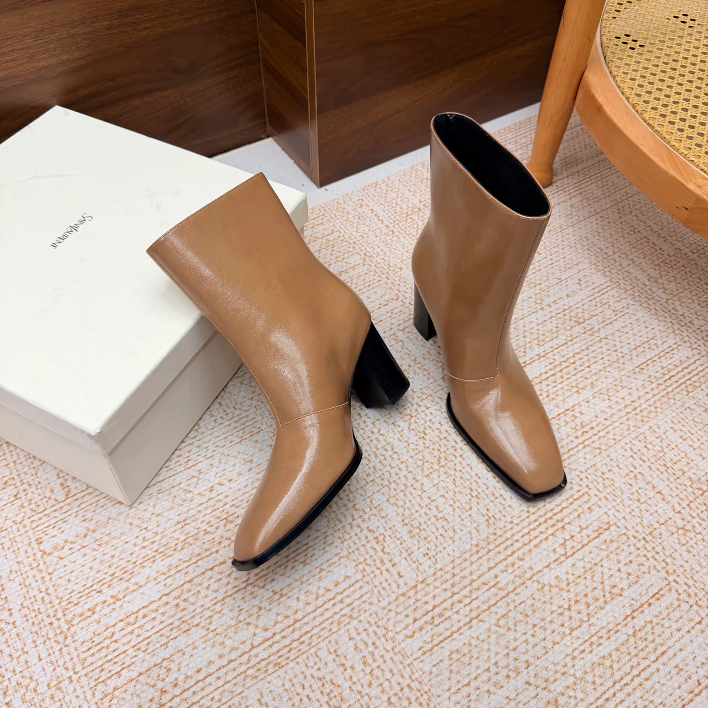 Women's Booties SAINT LAURENT 18104625