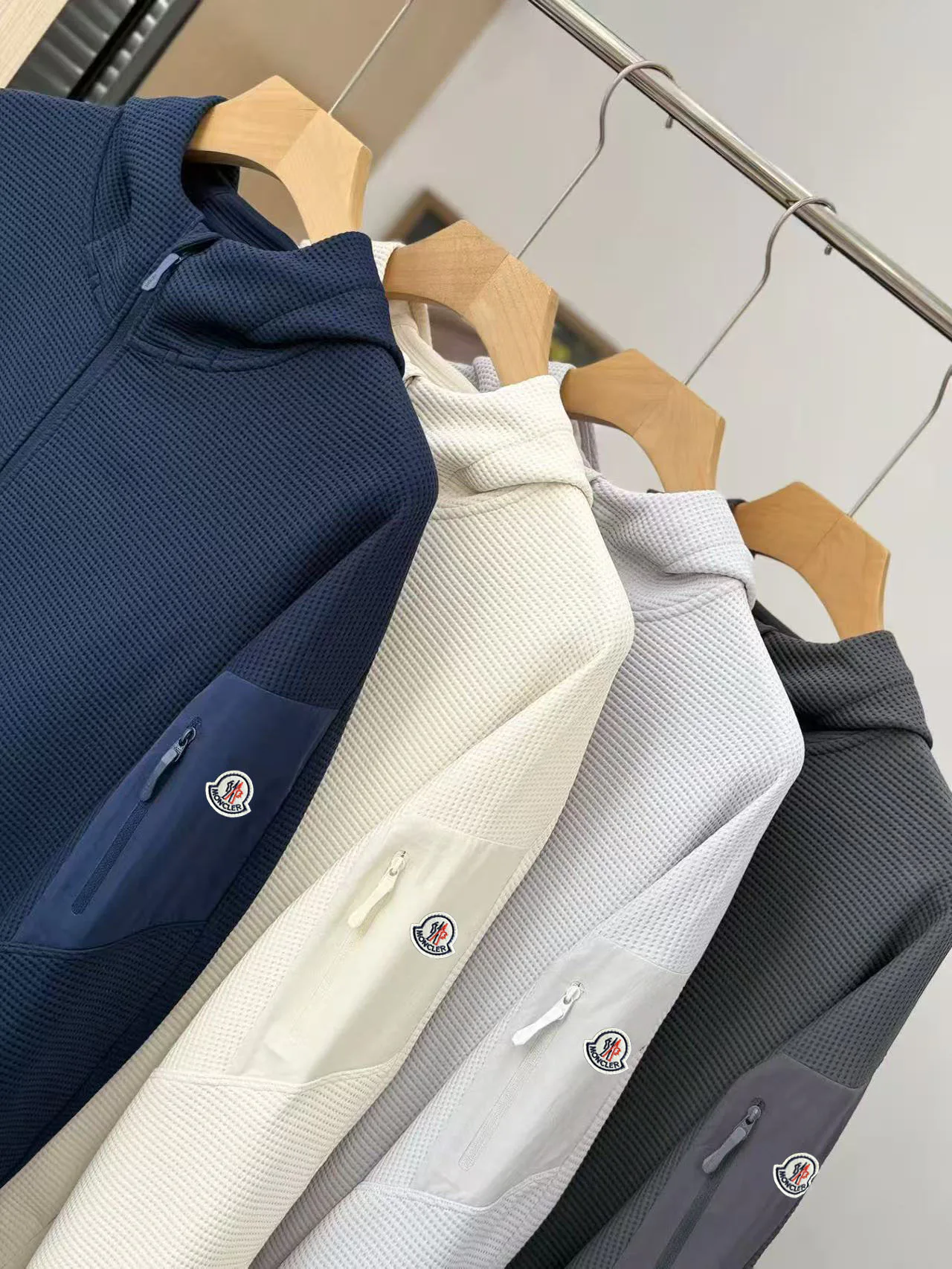 Men's Jackets And Down Jackets MONCLER 18366142