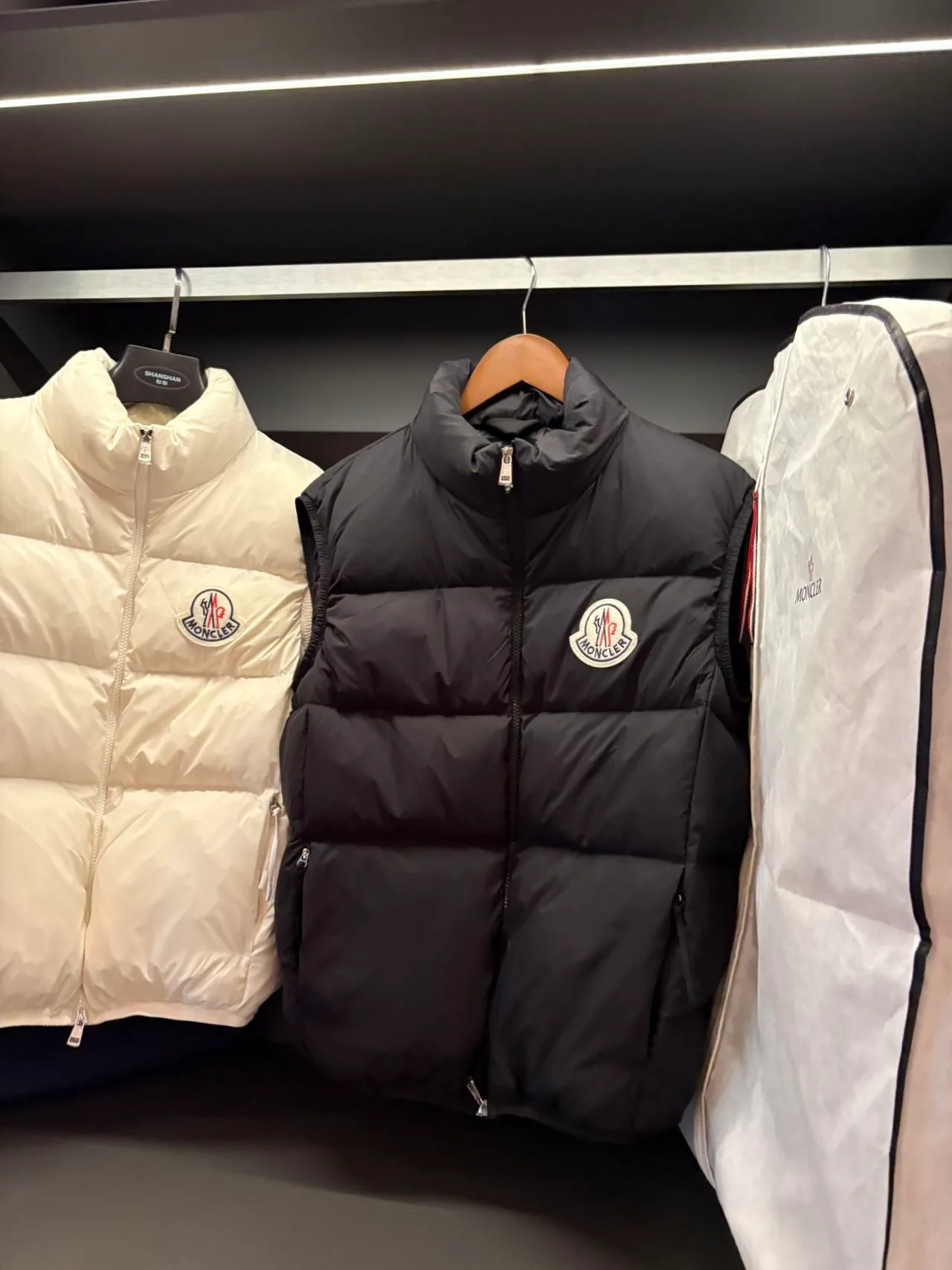 Women's Vests MONCLER 17942216