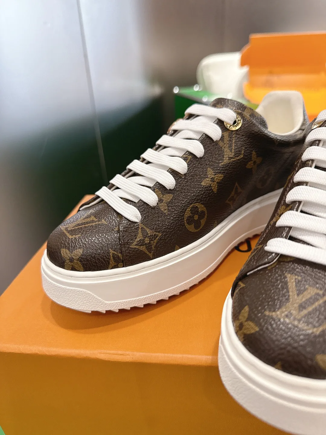 Кроссовки Женские Louis Vuitton 18677727