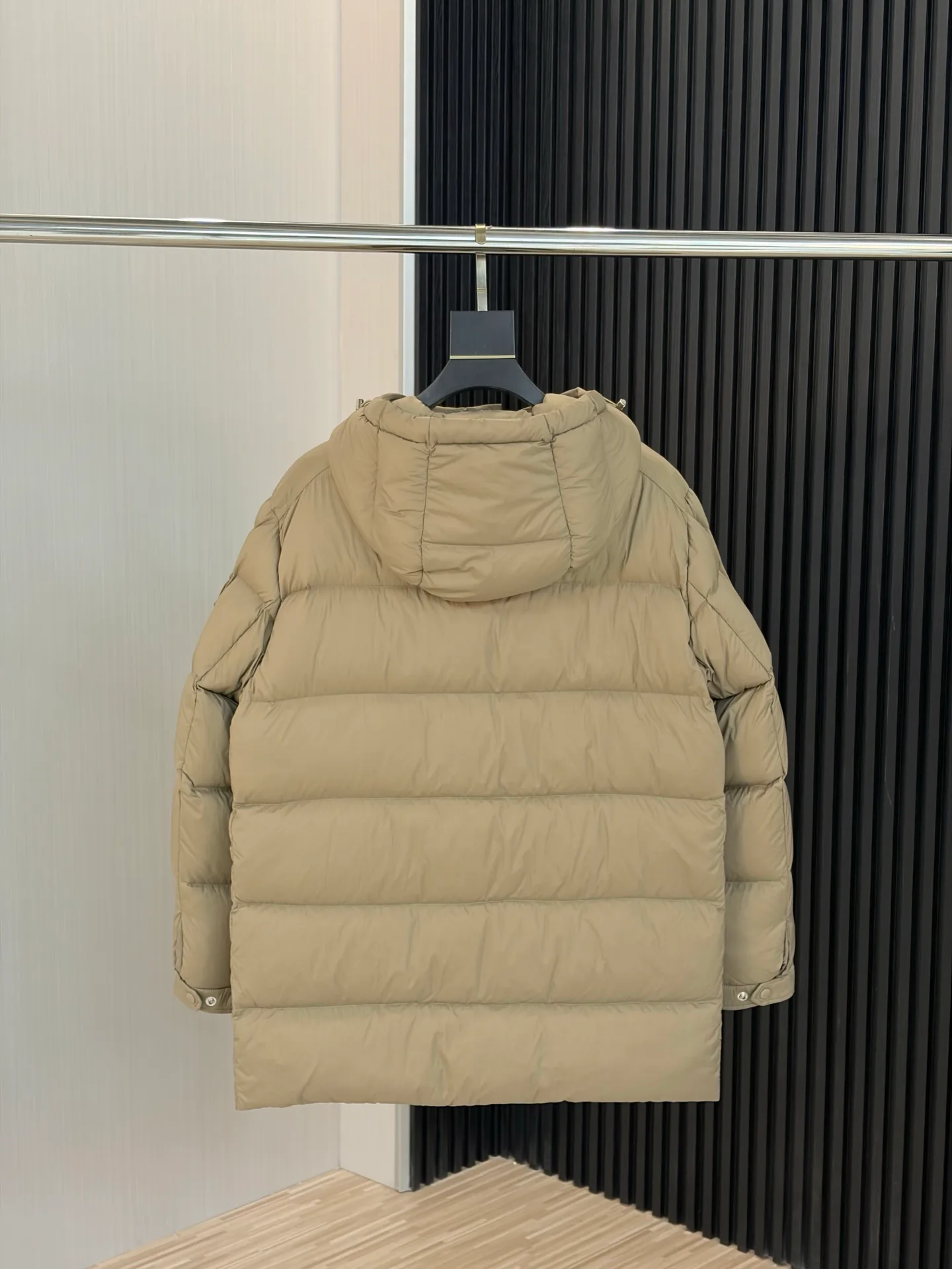 Women's Jackets And Down Jackets MONCLER 18323845