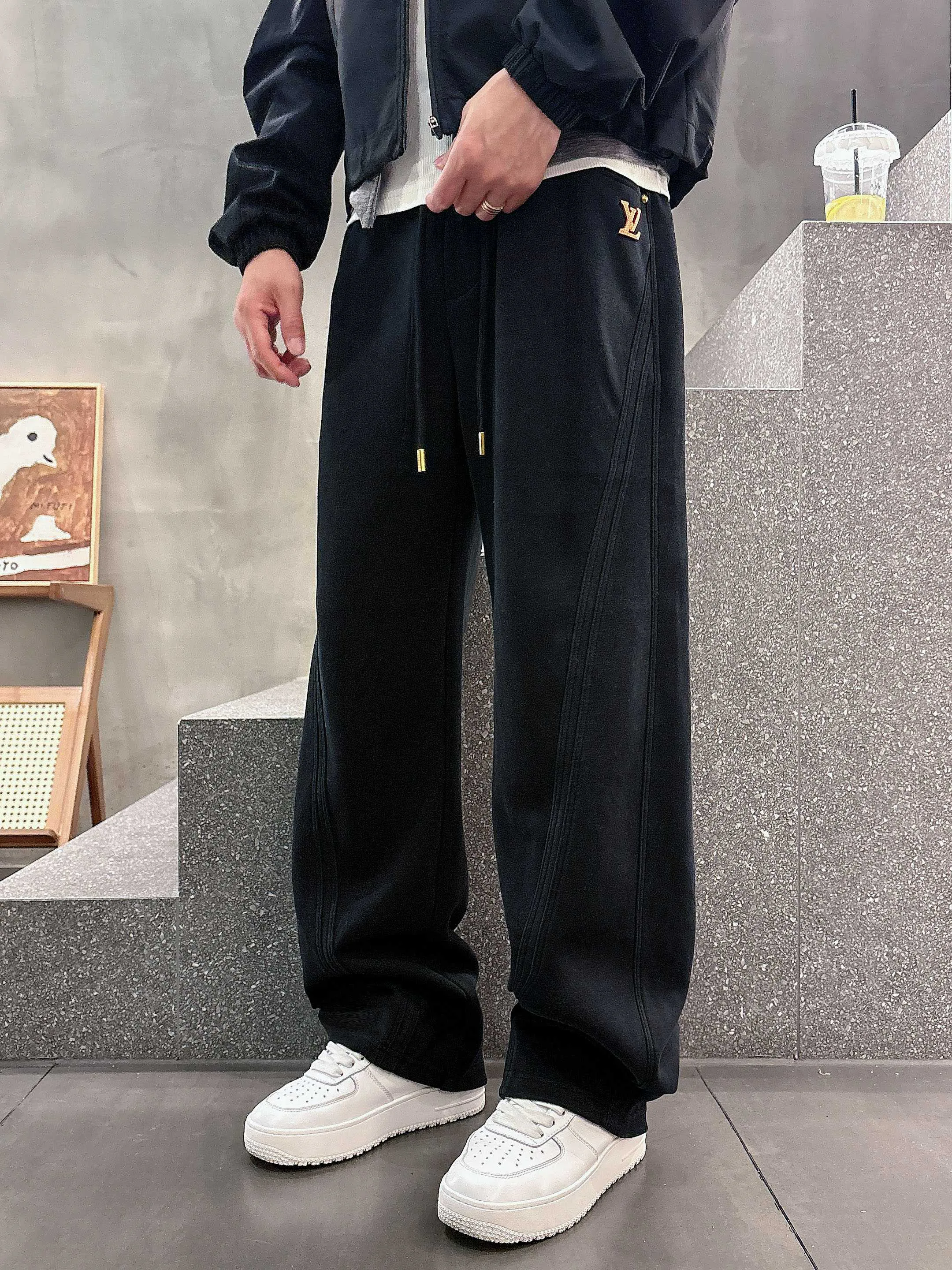 Men's Trousers LOUIS VUITTON 18368680