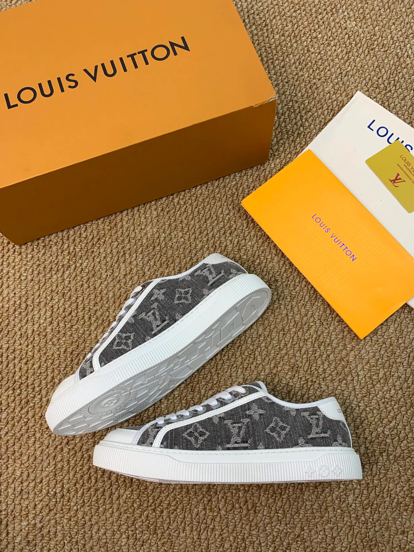 Women's Sneakers LOUIS VUITTON 17545204