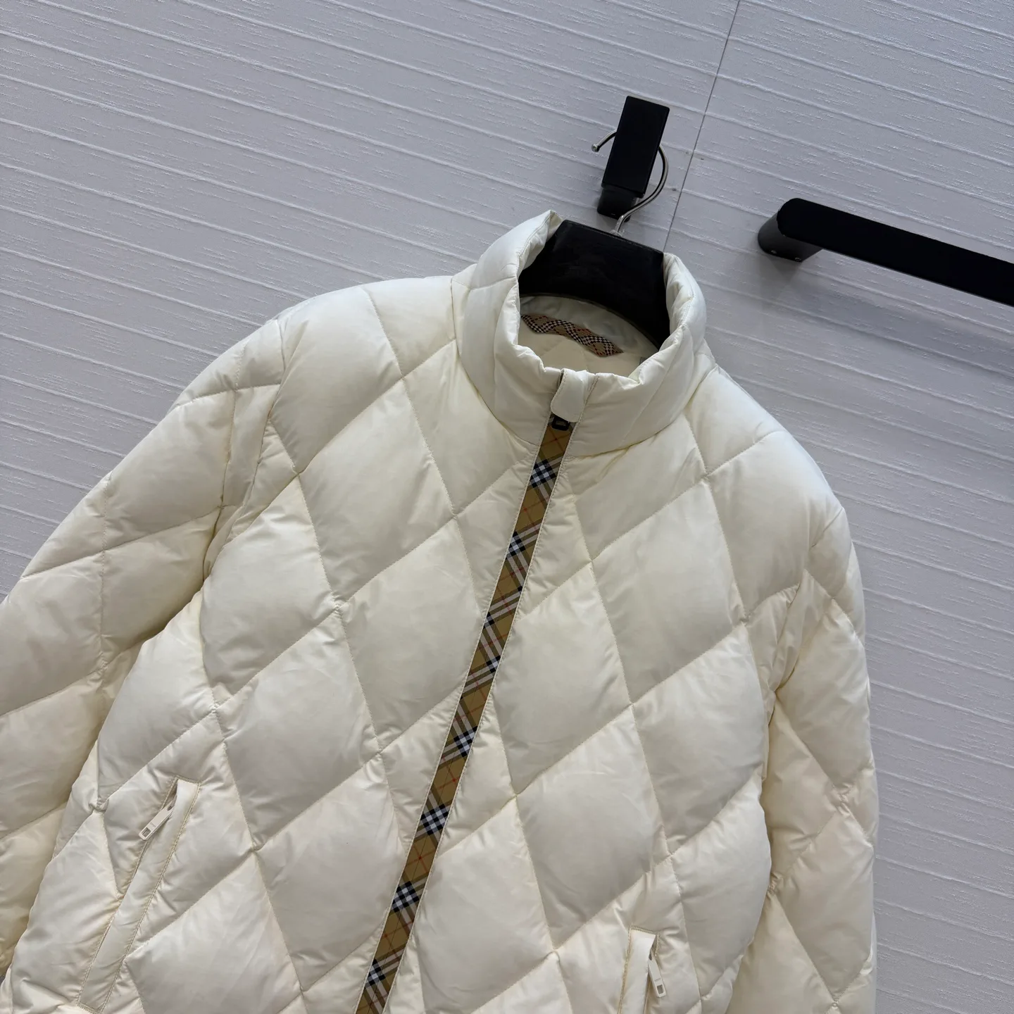 Women's Jackets And Down Jackets BURBERRY 18325223