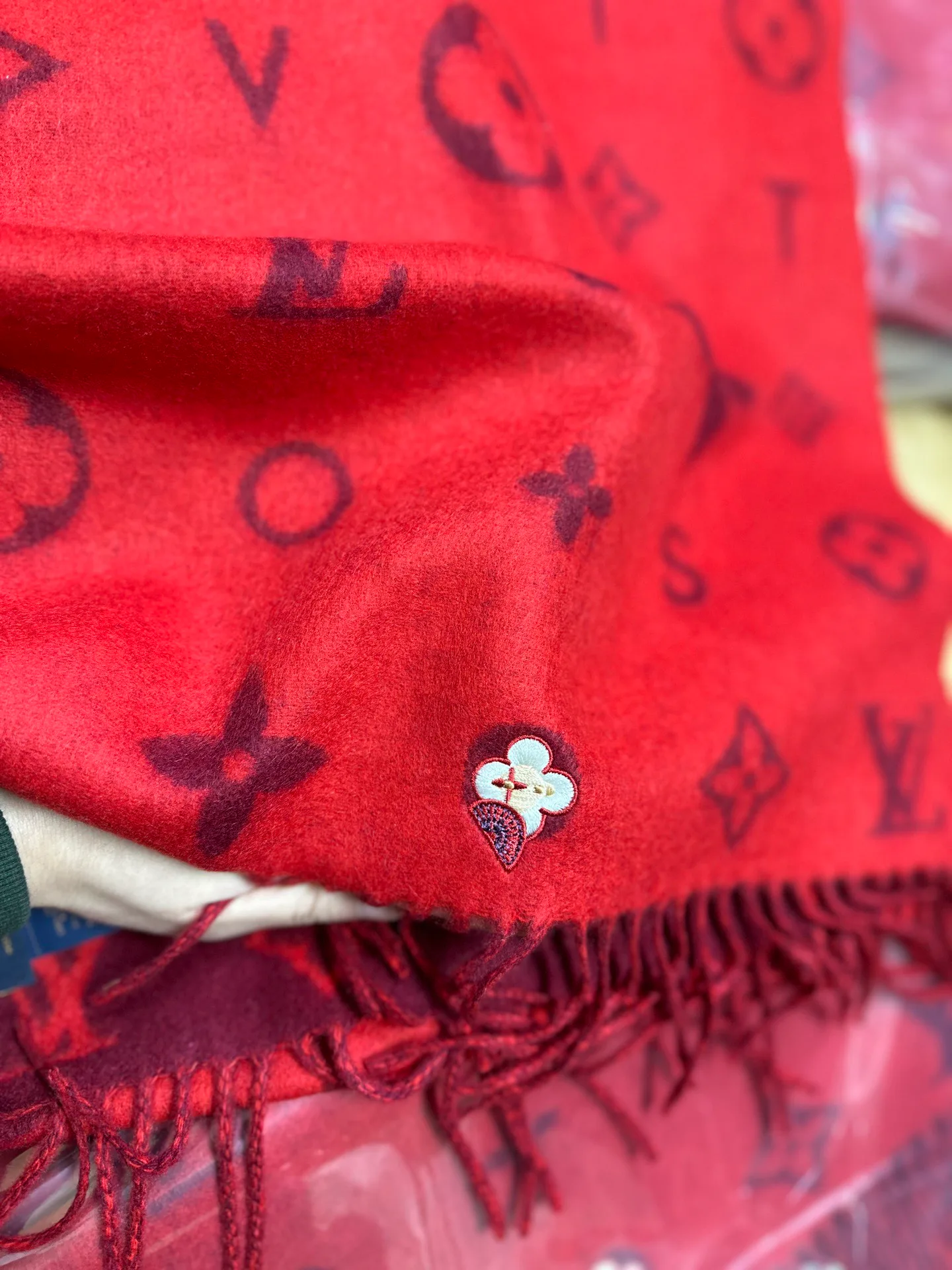 Scarves LOUIS VUITTON 18426915