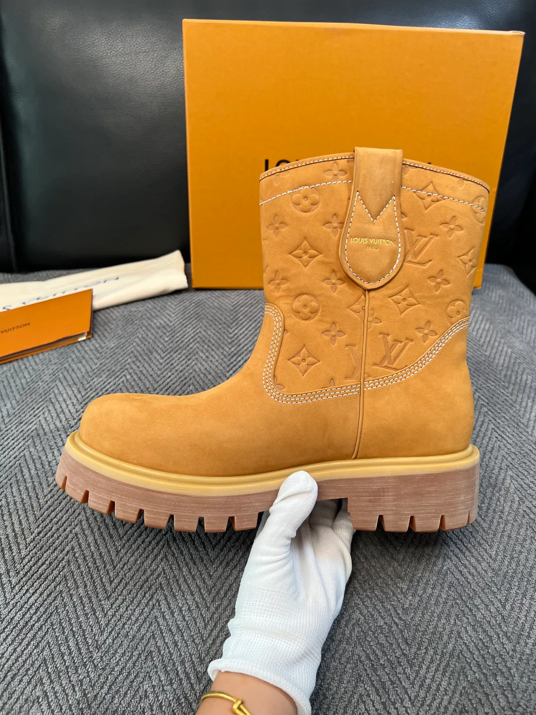 Men's Ankle Boots LOUIS VUITTON 18417477