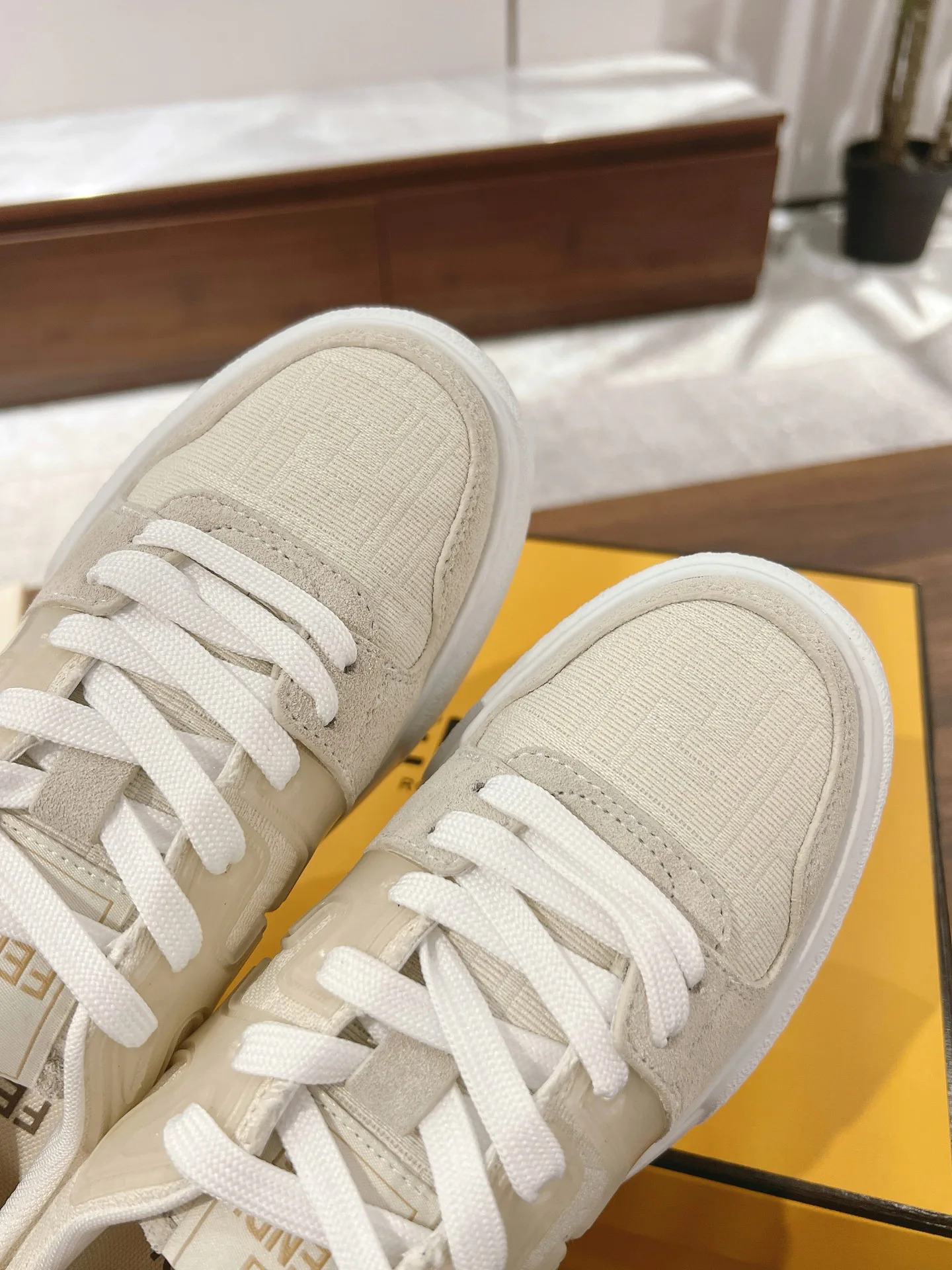 Women's Sneakers FENDI 18219637