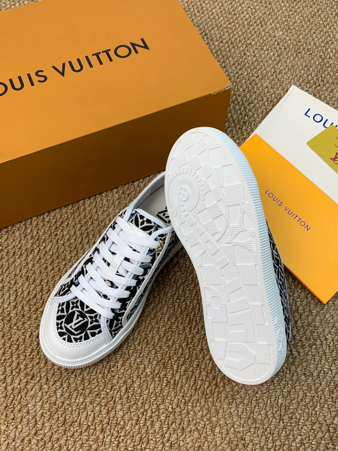 Women's Sneakers LOUIS VUITTON 17545199