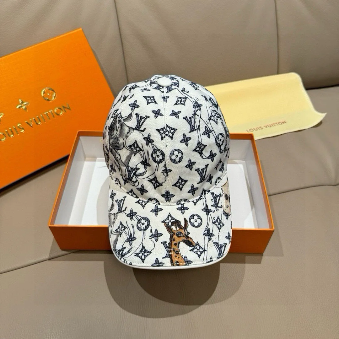 Hats LOUIS VUITTON 18347070
