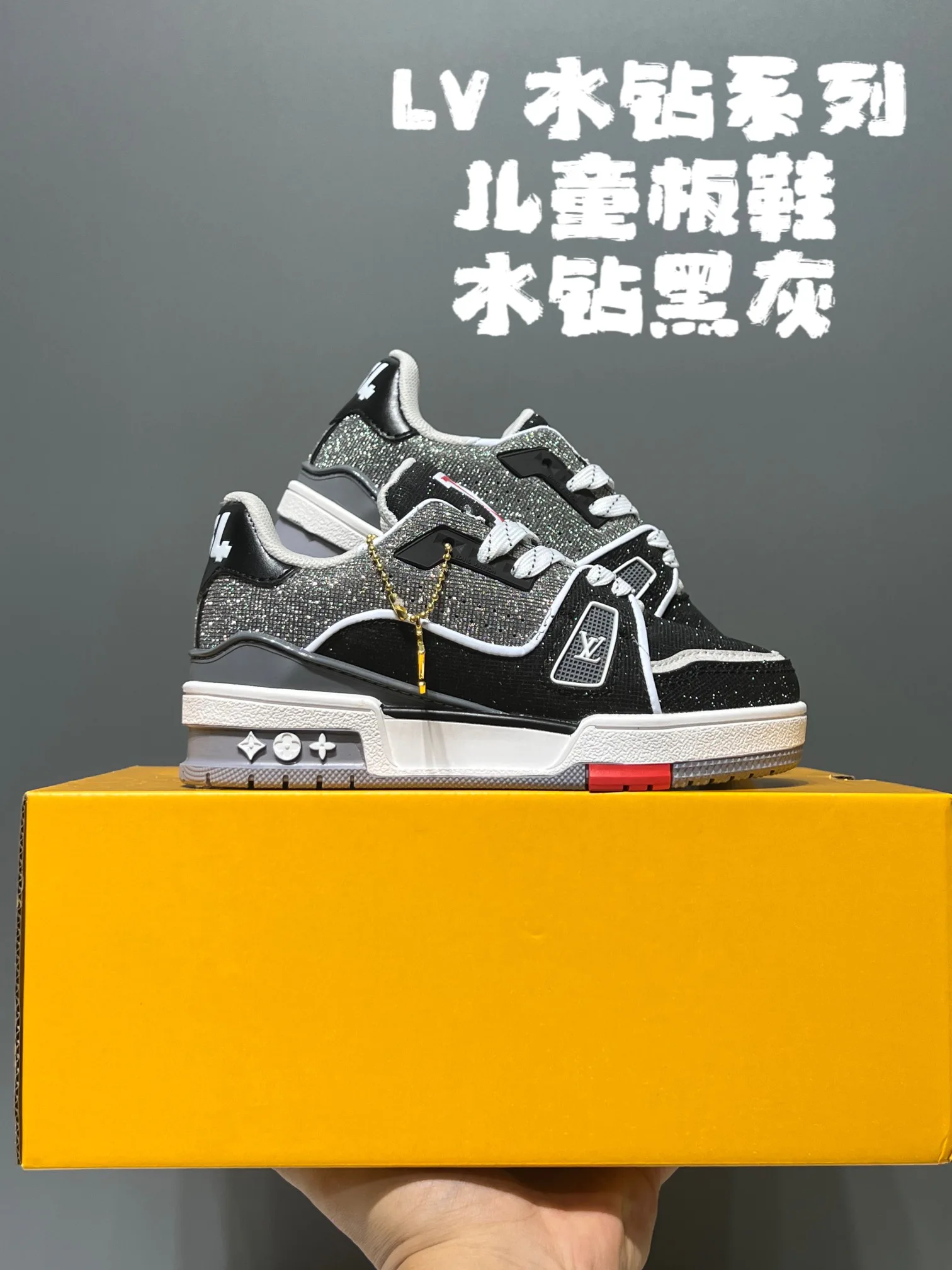 Women's Sneakers LOUIS VUITTON 18077811
