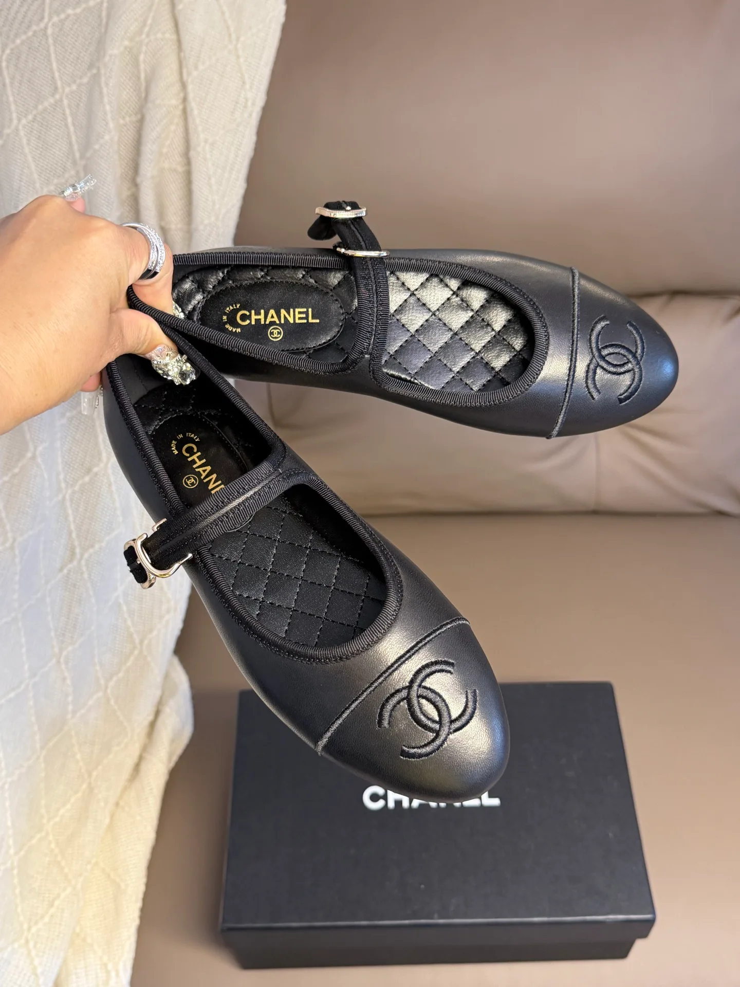 Women's Ballet Flats CHANEL 17880129