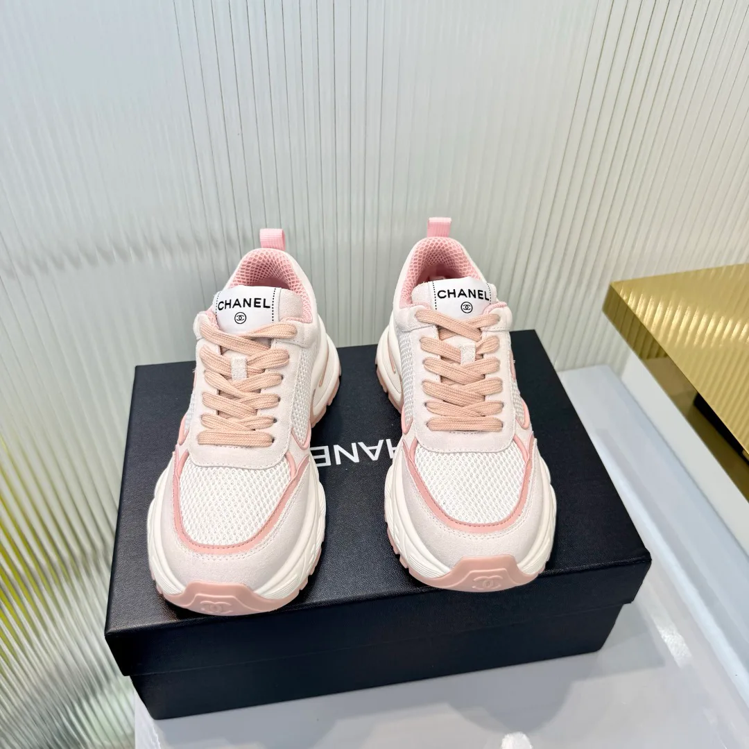 Women's Sneakers CHANEL 18367000