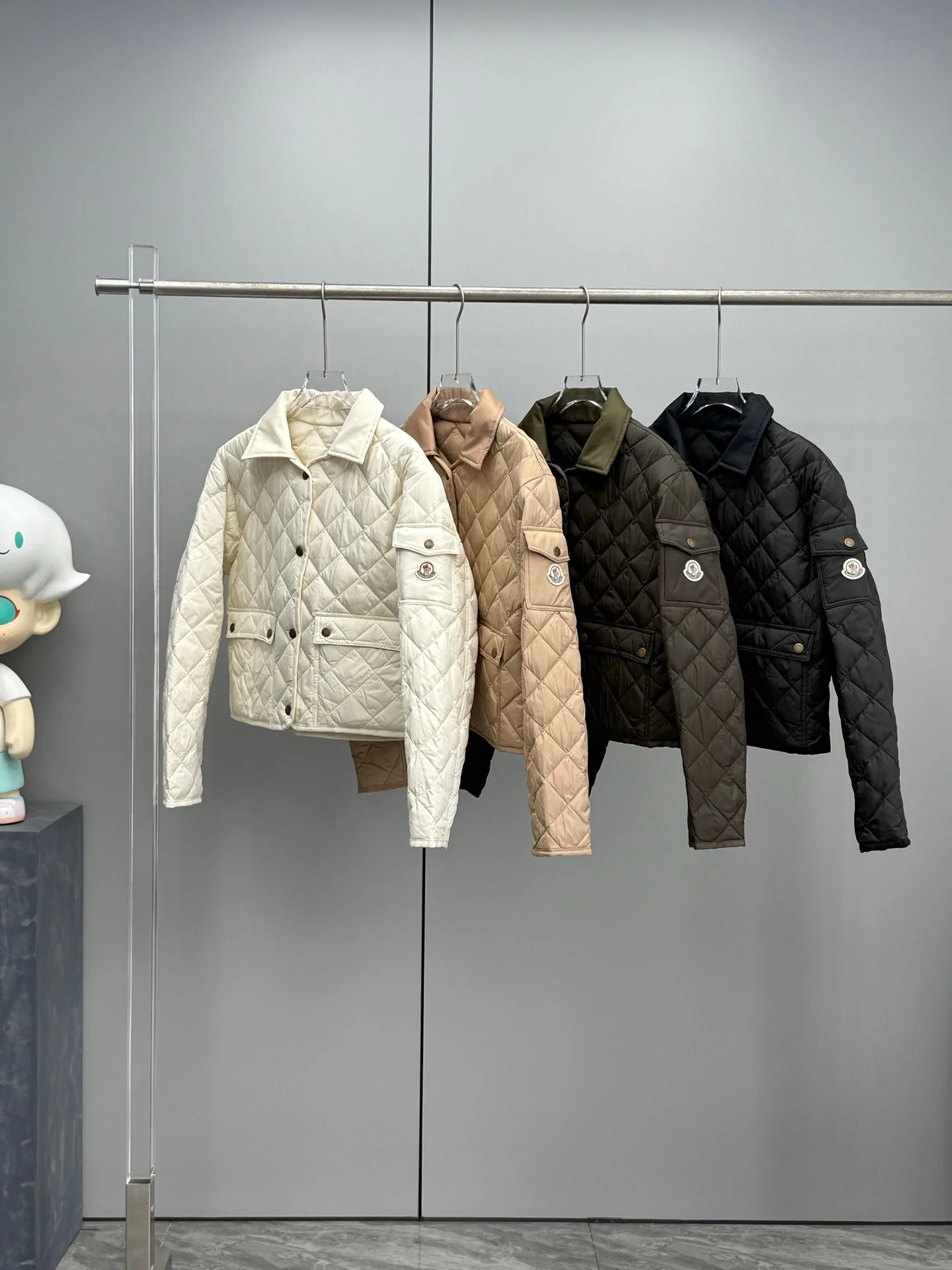 Women's Jackets And Down Jackets MONCLER 17897327