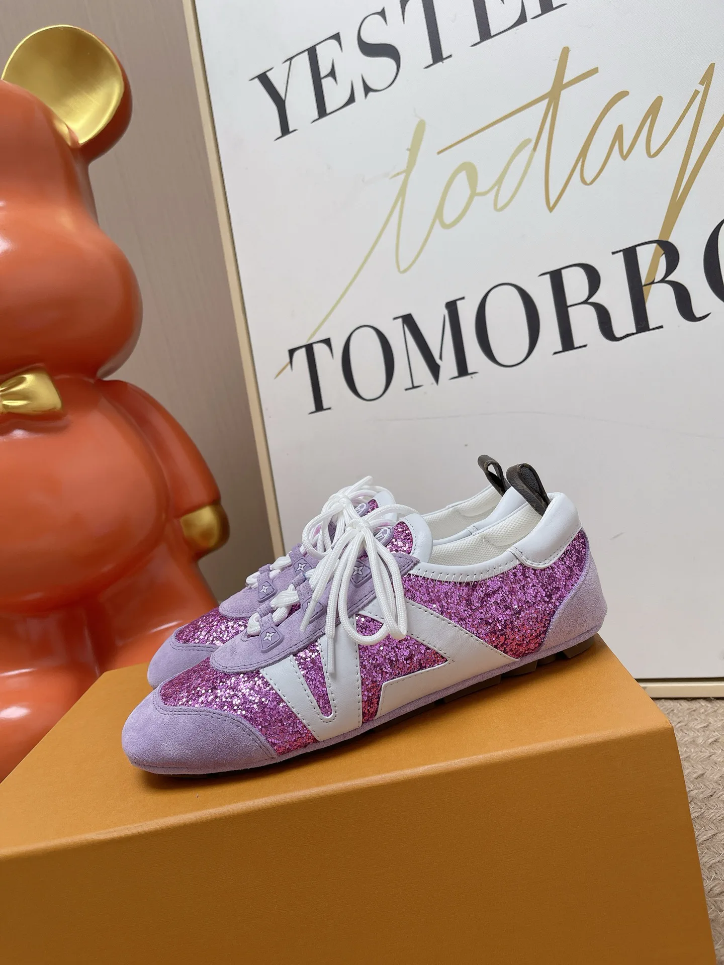 Women's Sneakers LOUIS VUITTON 17449408