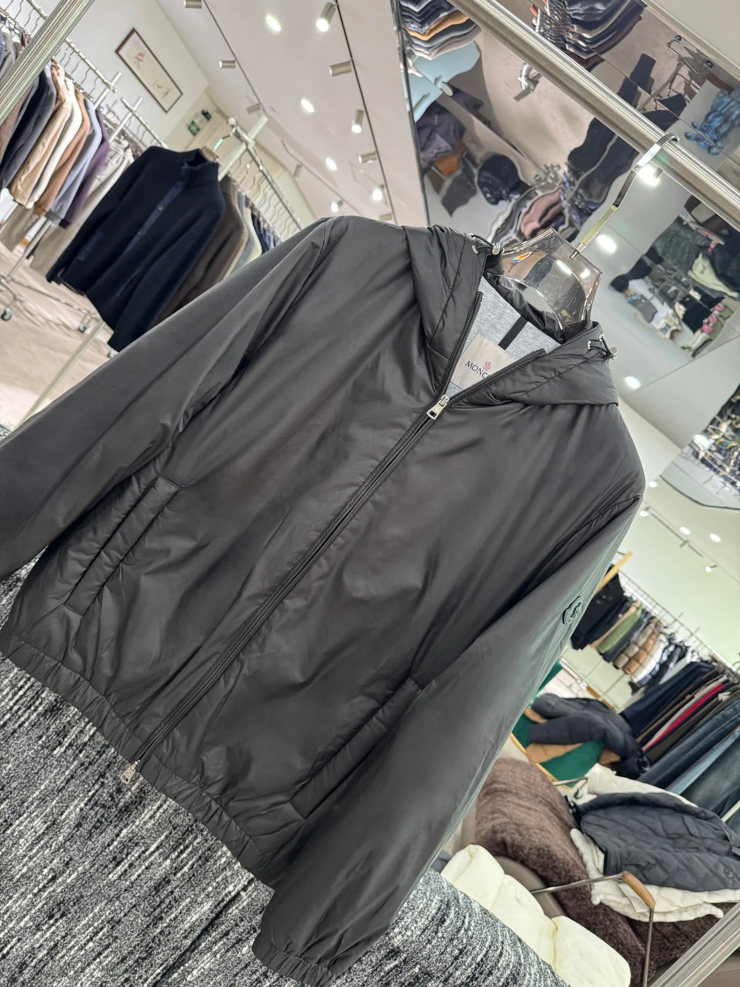 Men's Jackets And Down Jackets MONCLER 18084260