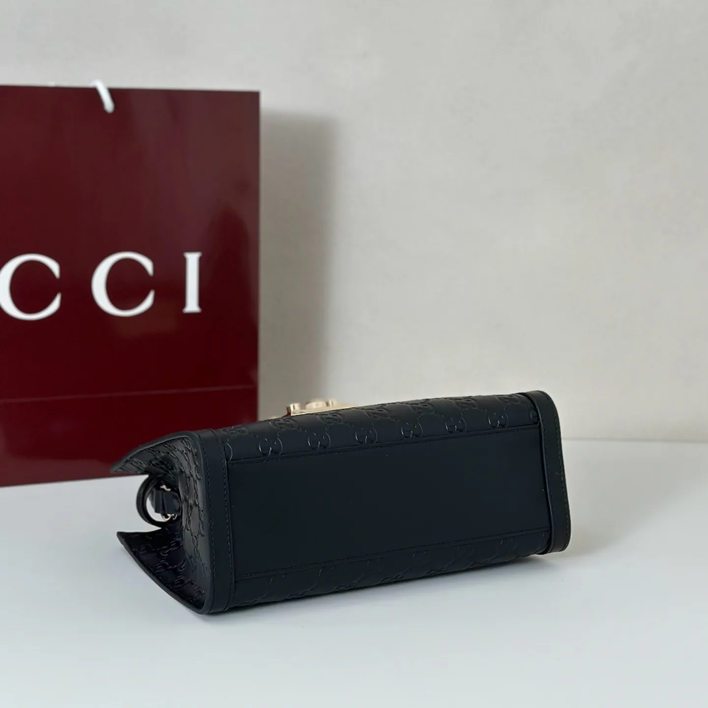 Women's Classic Handbags GUCCI 18310130