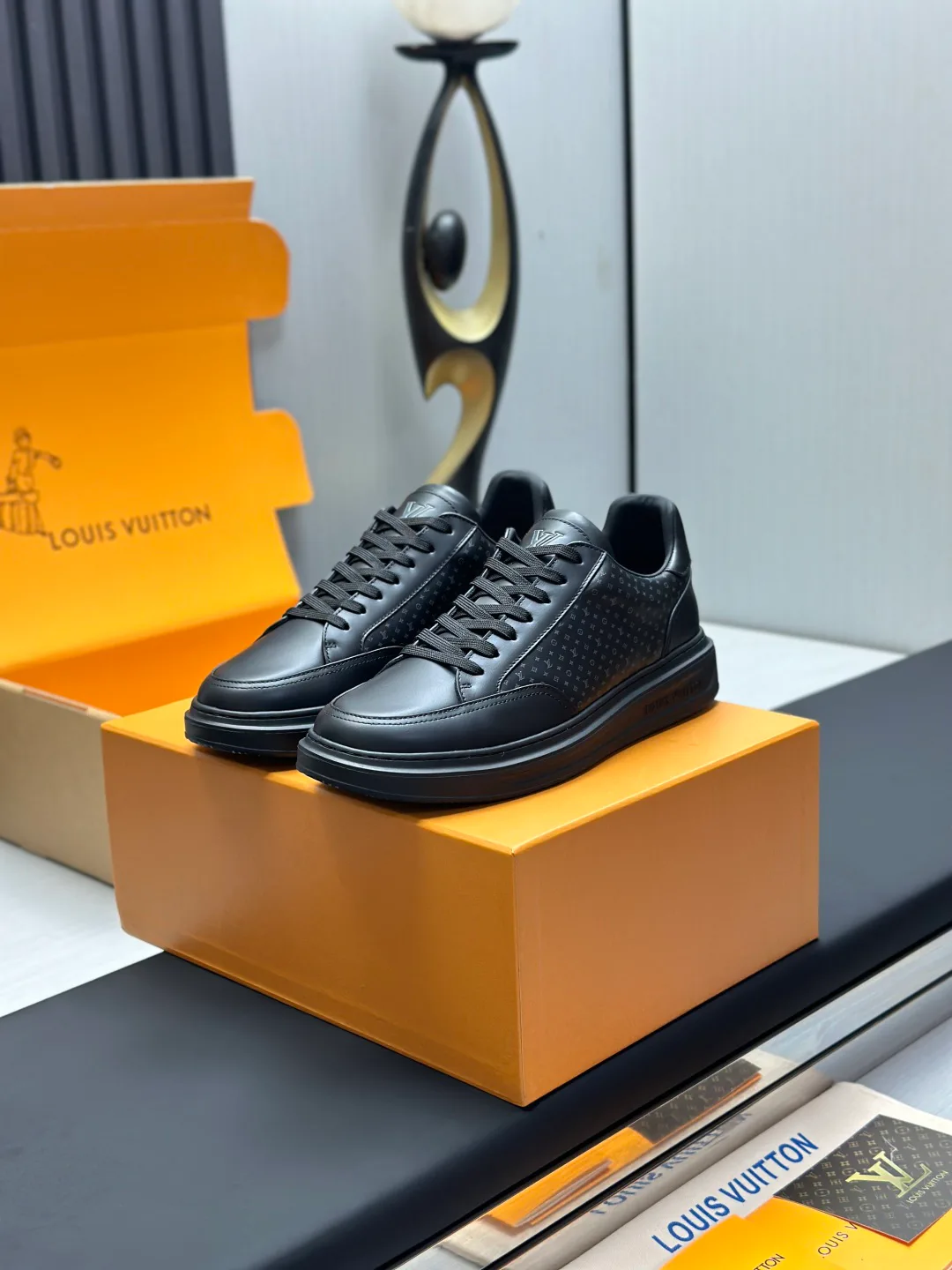 Men's Sneakers LOUIS VUITTON 17759500