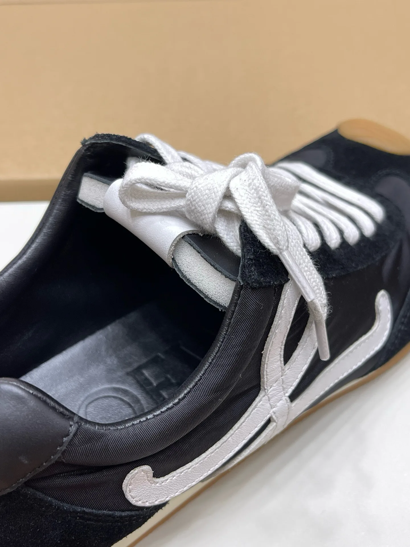 Women's Sneakers LOEWE 18191857