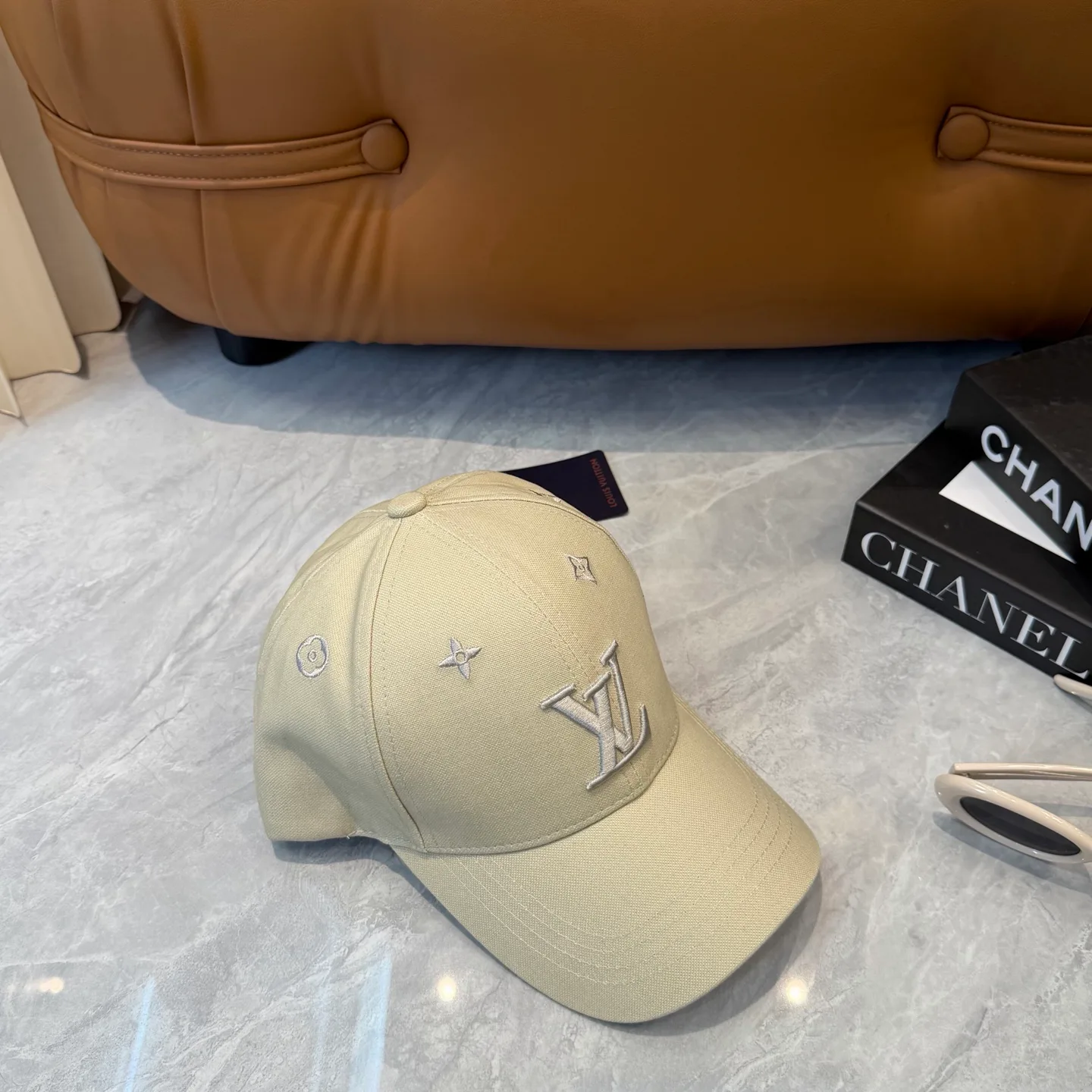 Hats LOUIS VUITTON 17467589