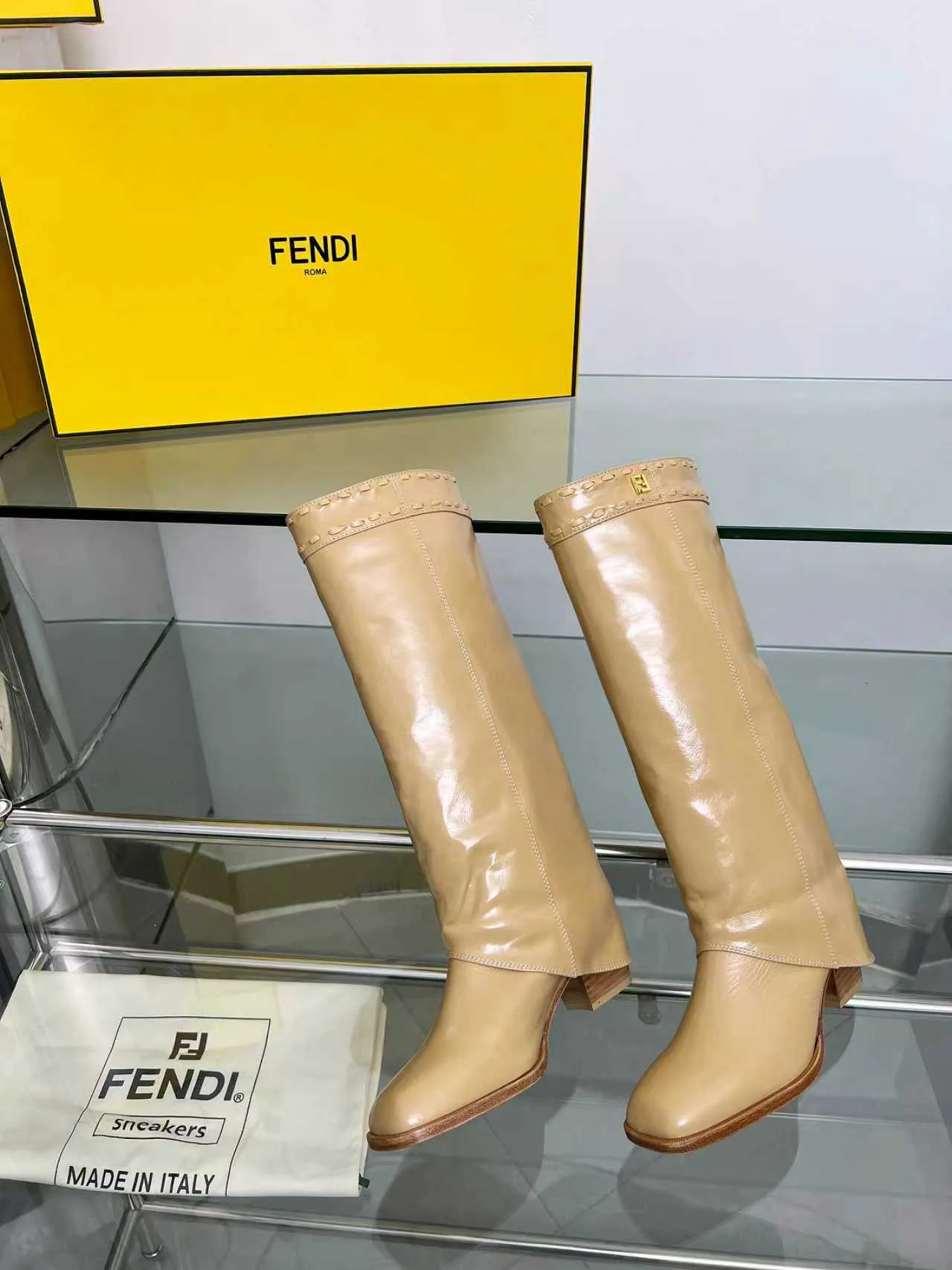 Women's Boots FENDI 18104316