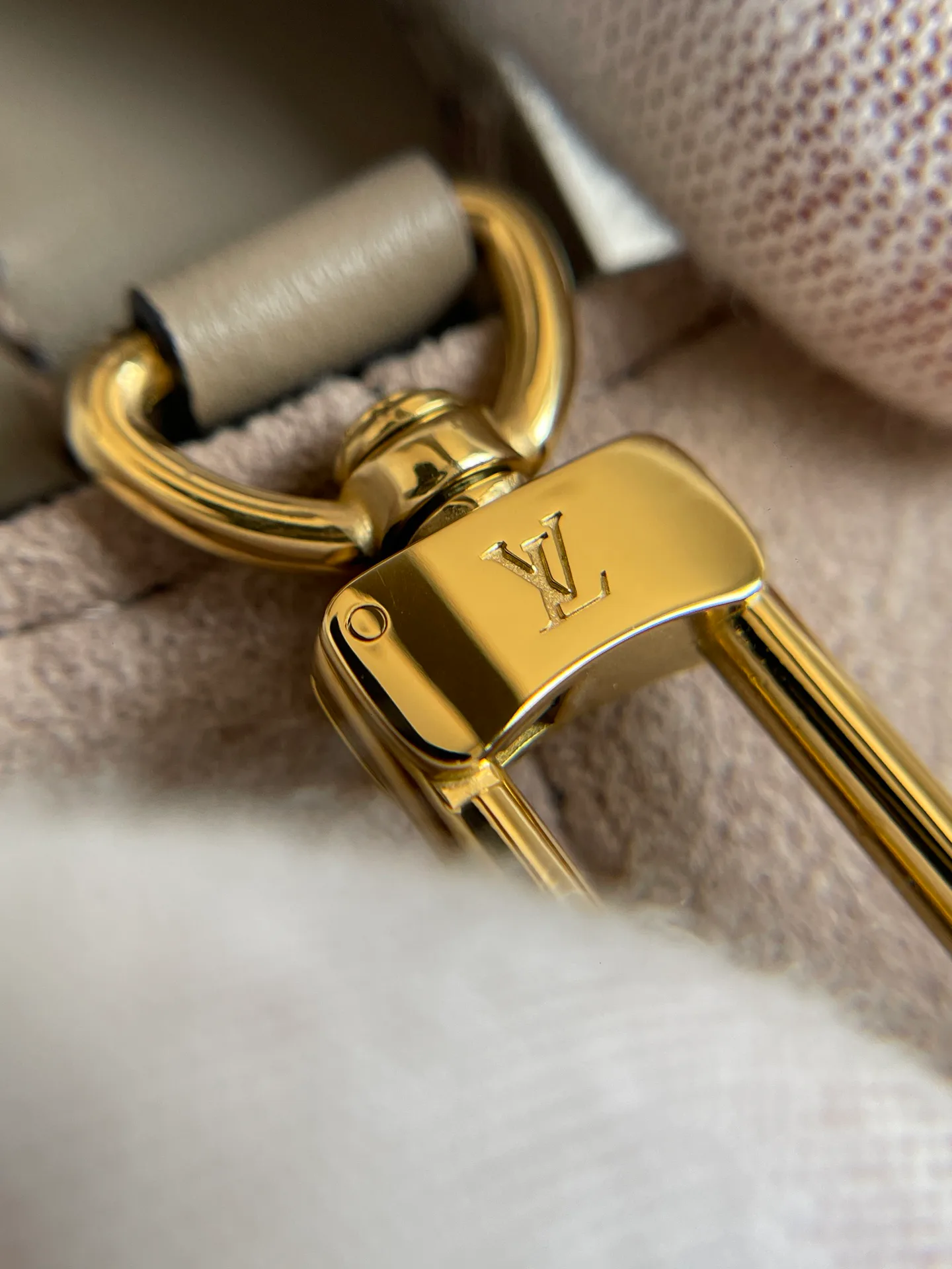 Women's Classic Handbags LOUIS VUITTON 18376554