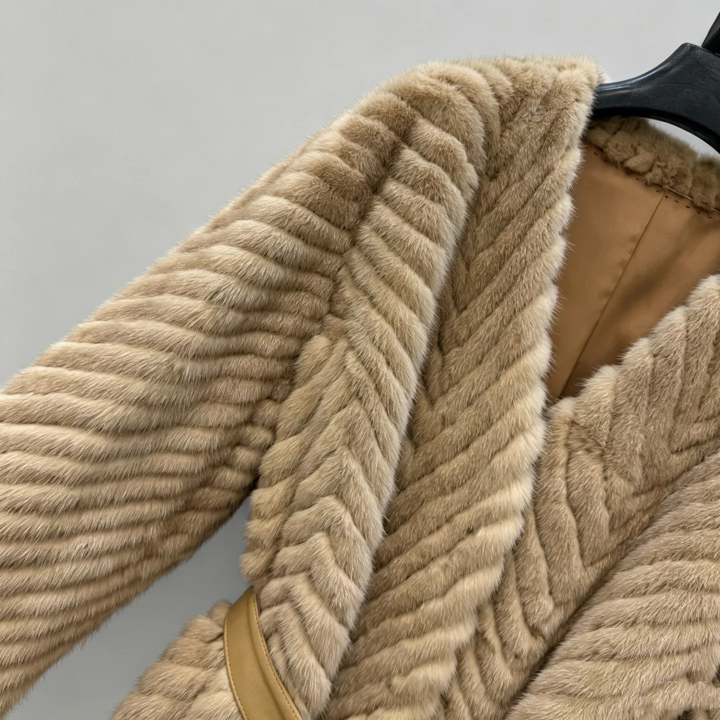 Women's Fur Coats FENDI 18417105