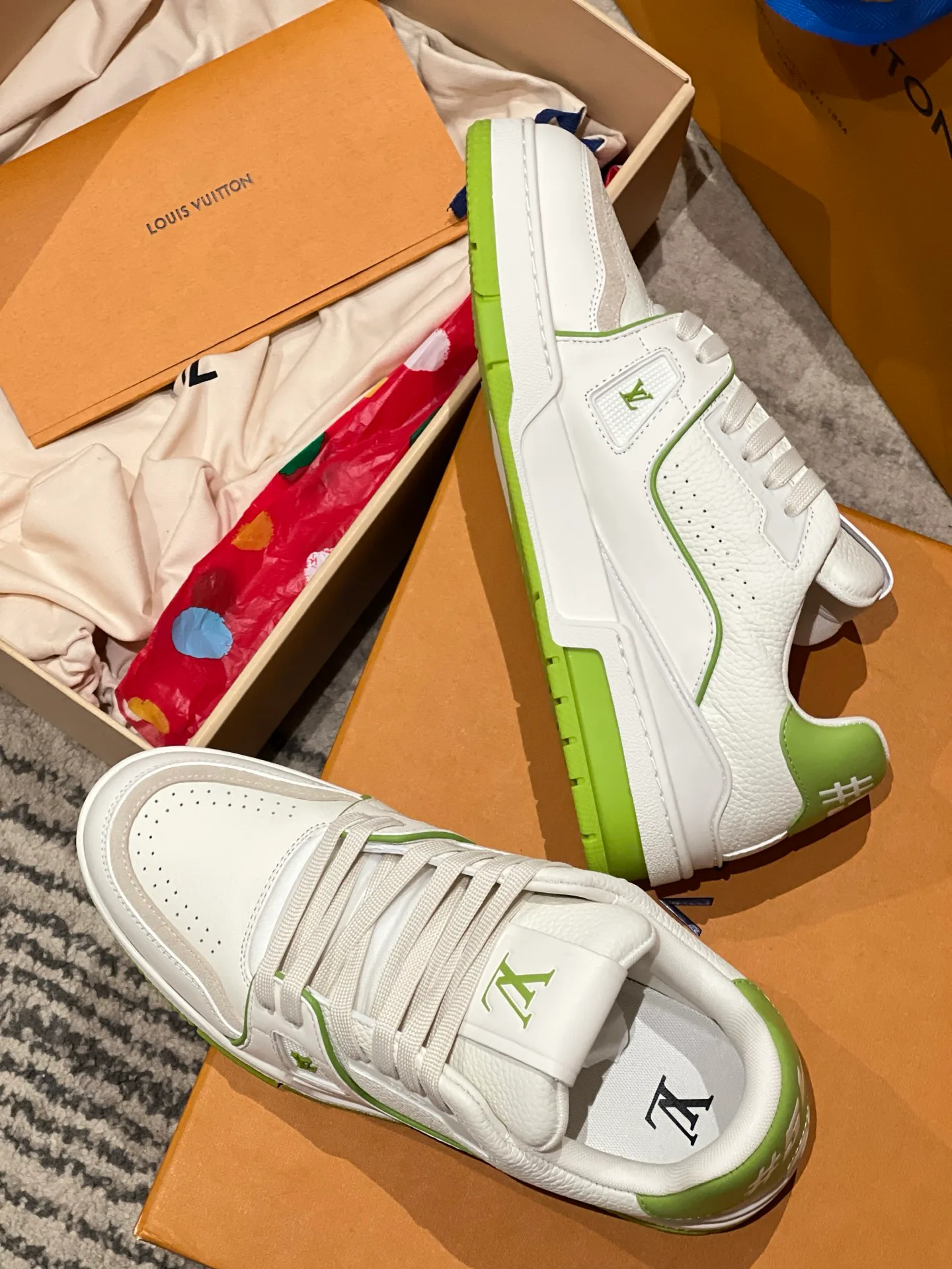 Women's Sneakers LOUIS VUITTON 18194156