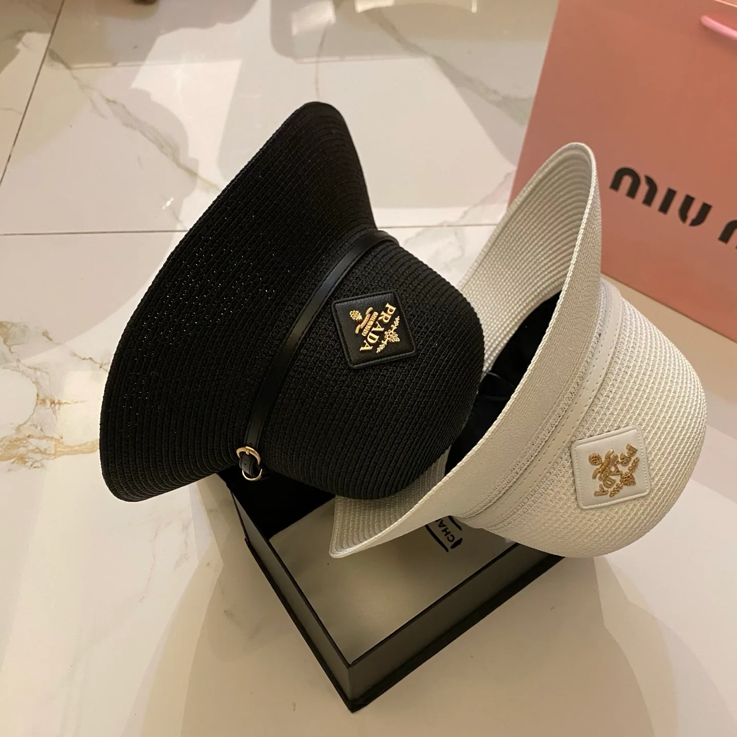 Hats PRADA 17498293