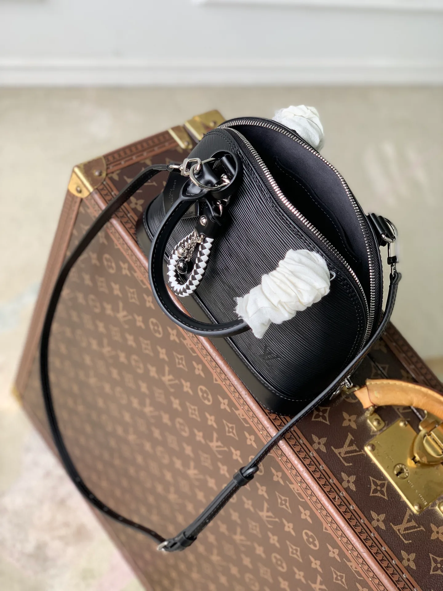 Women's Classic Handbags LOUIS VUITTON 18147537