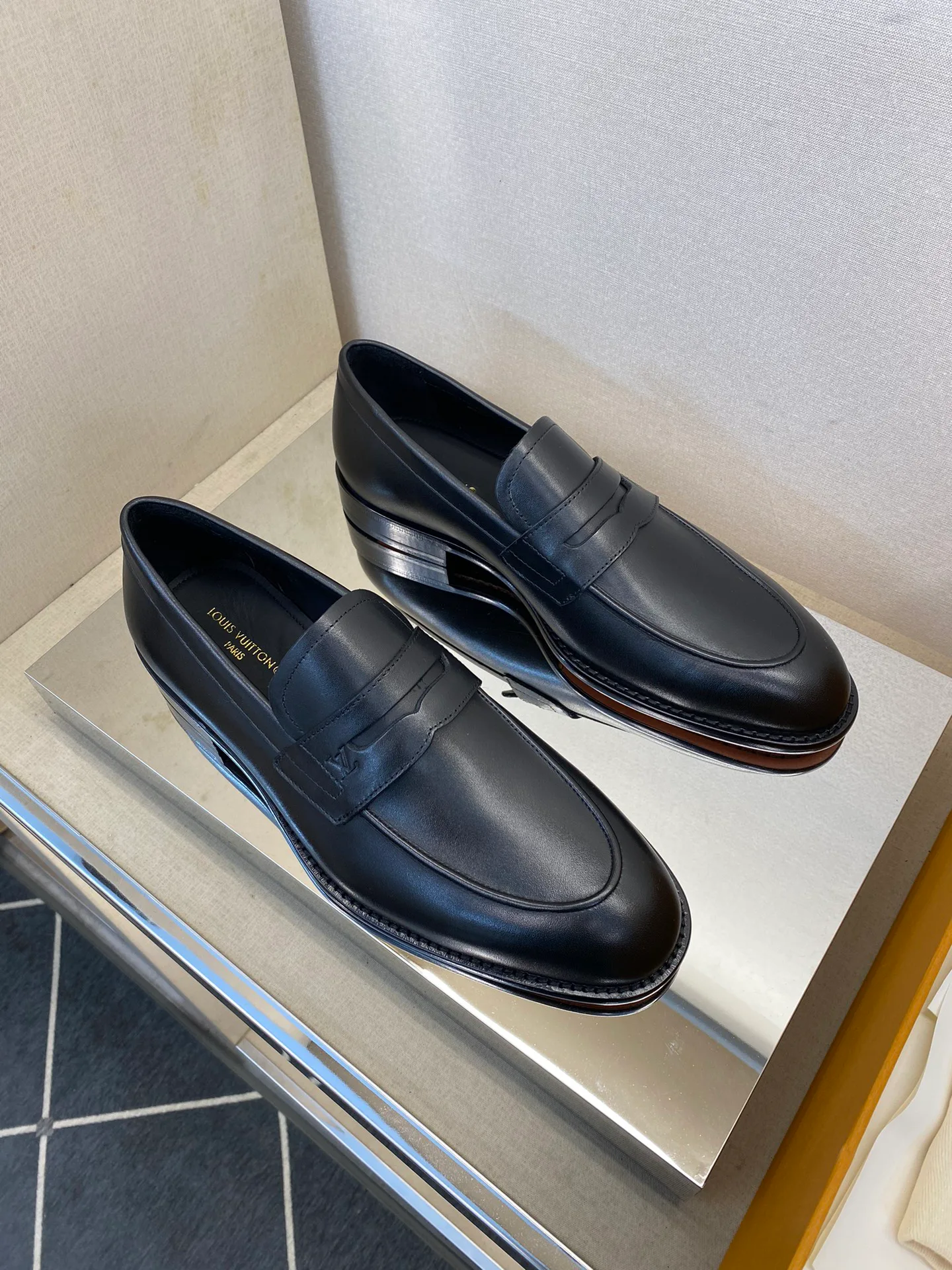 Men's Loafers And Dress Shoes LOUIS VUITTON 18079175