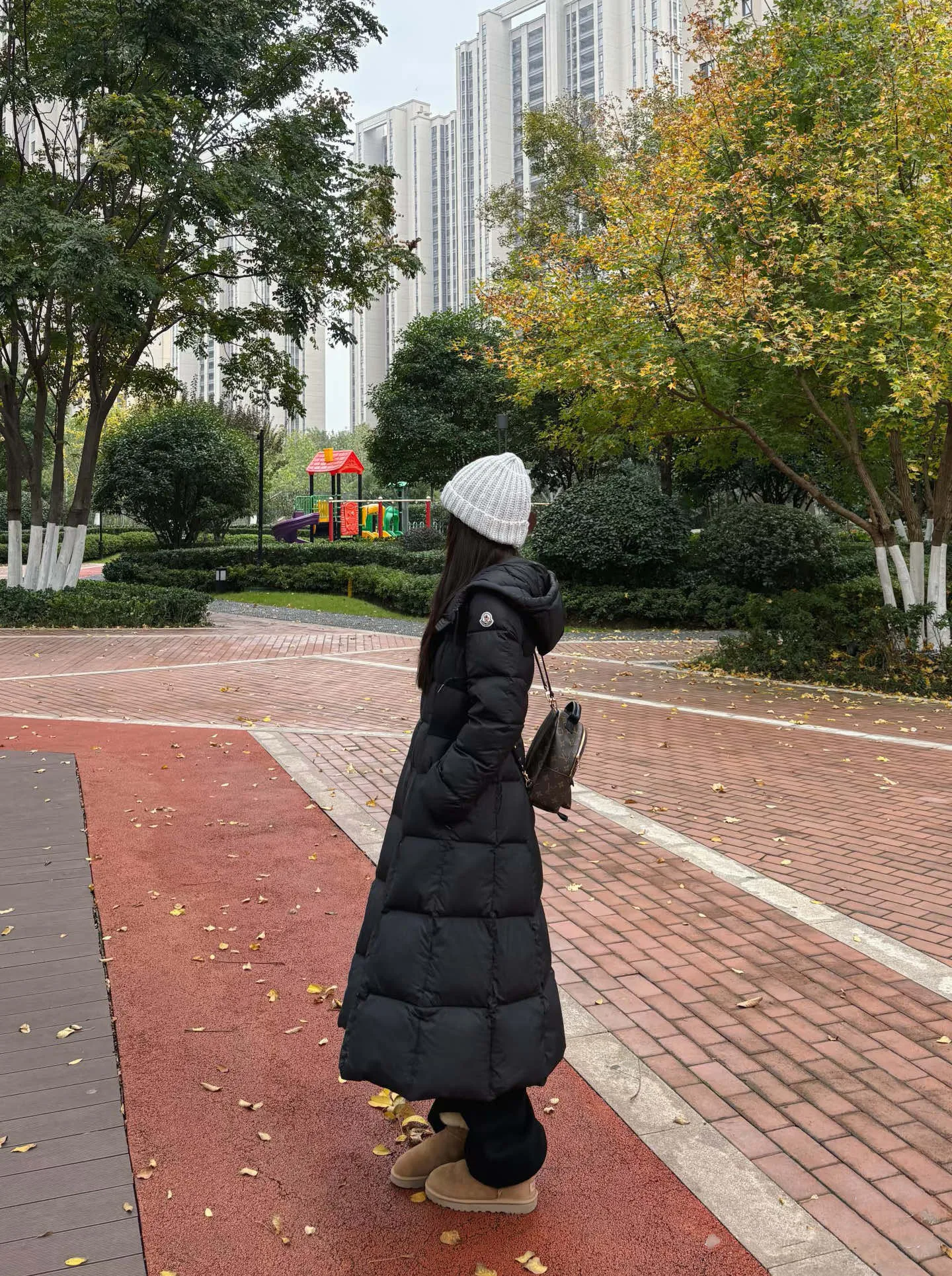 Women's Jackets And Down Jackets MONCLER 18048046